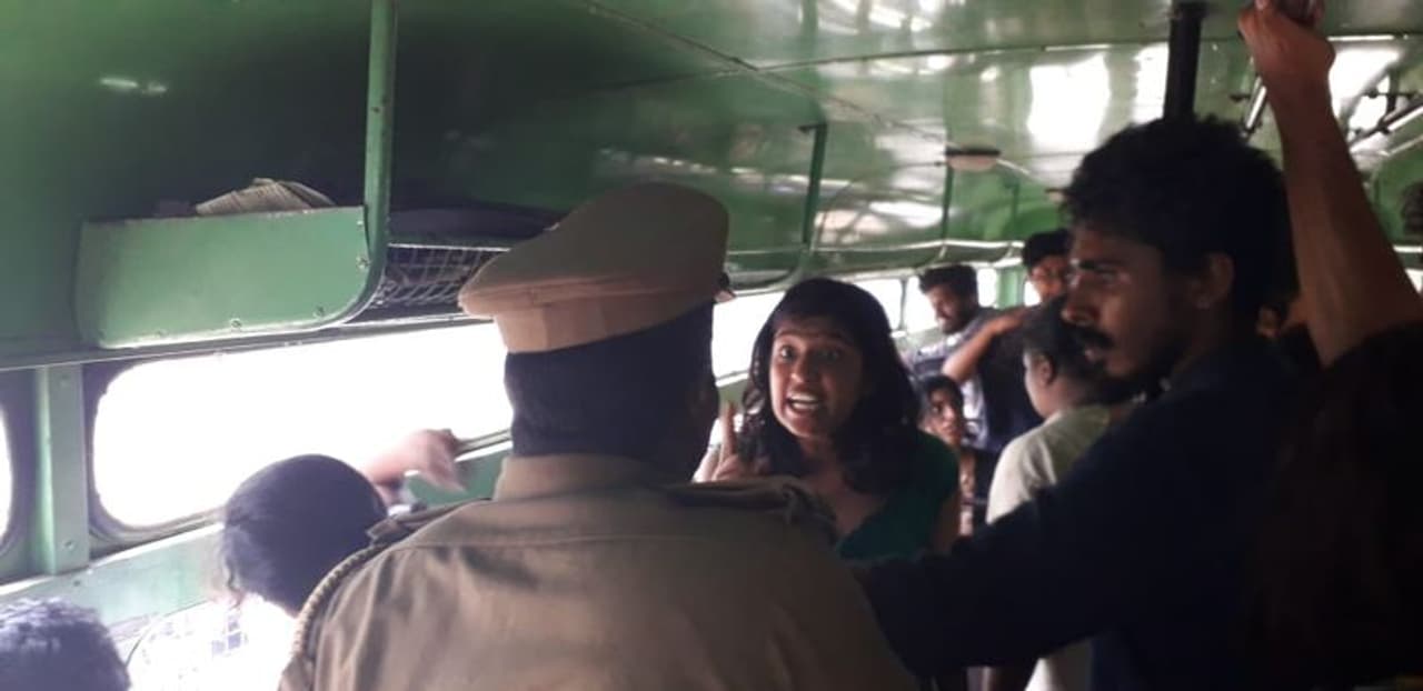 ഇന്ത്യയിലെ ഉന്നതവിദ്യാഭ്യാസ മേഖലയിലെ ഫീസ് ഘടനയില് ഭീമമായ മാറ്റങ്ങളാണ് കേന്ദ്രസര്ക്കാര് ആവിഷ്ക്കരിച്ചത്. ഇന്ത്യയിലെ ഉന്നതവിദ്യാഭ്യാസ മേഖലയിലെ ഫീസ് ഘടനയില് ഭീമമായ മാറ്റങ്ങളാണ് കേന്ദ്രസര്ക്കാര് ആവിഷ്ക്കരിച്ചത്.