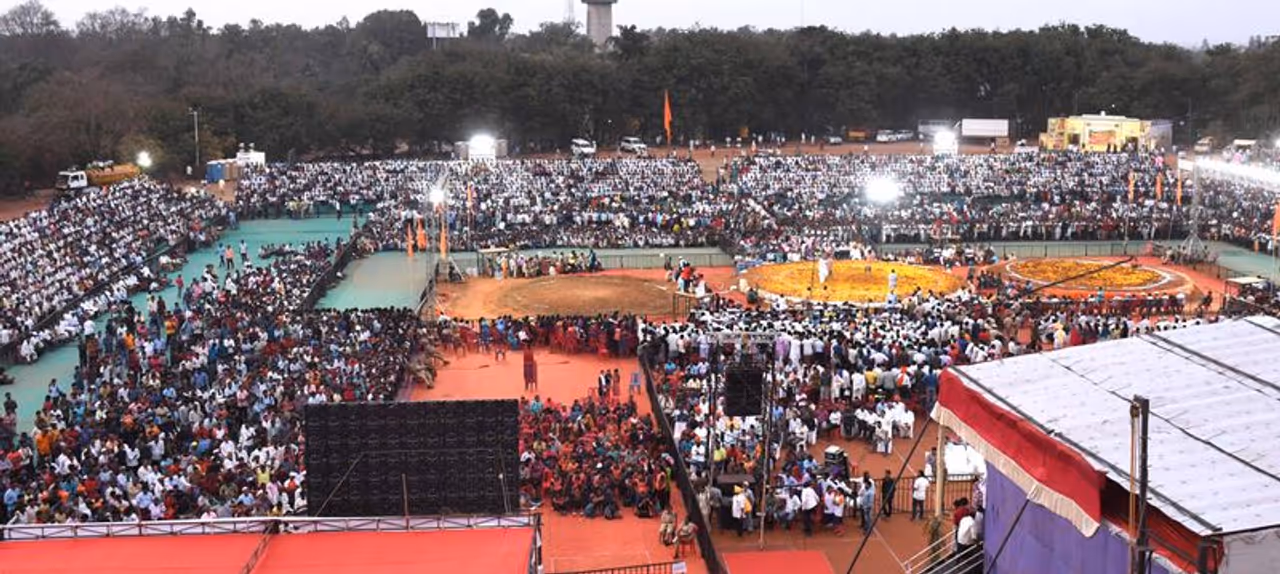 ಕಳೆದ ನಾಲ್ಕು ದಿನಗಳಿಂದ ಕರ್ನಾಟಕ ಕಾಲೇಜು ಆವರಣದಲ್ಲಿ ನಡೆದ ಜಗಜಟ್ಟಿಗಳ ಕುಸ್ತಿ ಕಾಳಗಕ್ಕೆ ಅದ್ಧೂರಿ ತೆರೆ ಕಳೆದ ನಾಲ್ಕು ದಿನಗಳಿಂದ ಕರ್ನಾಟಕ ಕಾಲೇಜು ಆವರಣದಲ್ಲಿ ನಡೆದ ಜಗಜಟ್ಟಿಗಳ ಕುಸ್ತಿ ಕಾಳಗಕ್ಕೆ ಅದ್ಧೂರಿ ತೆರೆ