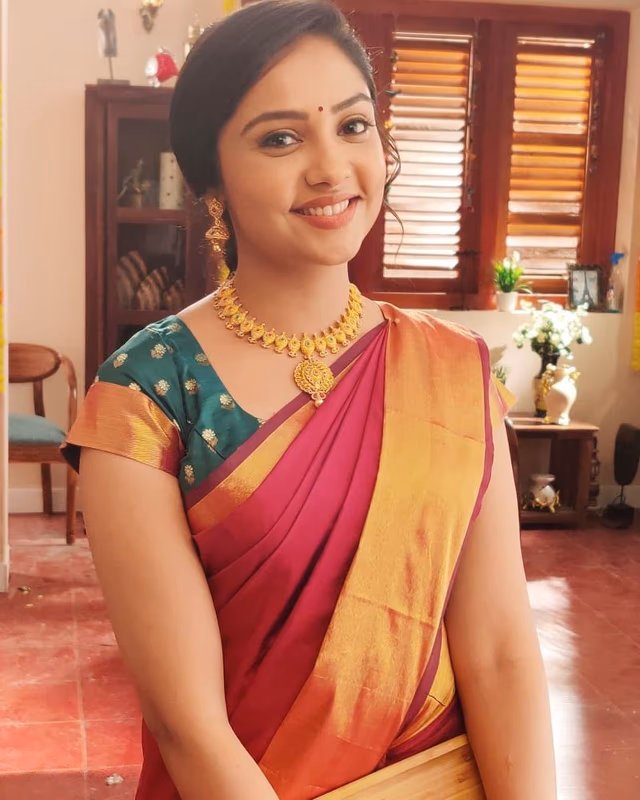 புடவையில் ரொம்ப அழகு புடவையில் ரொம்ப அழகு