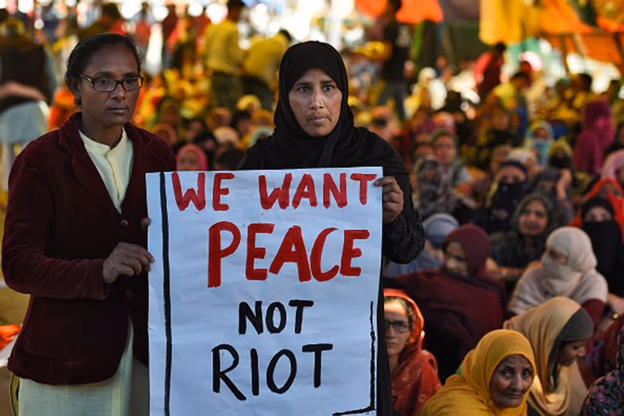 പല പ്രതിബന്ധങ്ങളെയും സംഘടിതമായ ആരോപണങ്ങളെയും ആക്രോശങ്ങളെയും തൃണവത്ക്കരിച്ചാണ് പ്രായമായ സ്ത്രീകളടക്കമുള്ളവര്‍ ഷഹീന്‍ ബാഗില്‍ സമരമുഖത്തുള്ളത്.