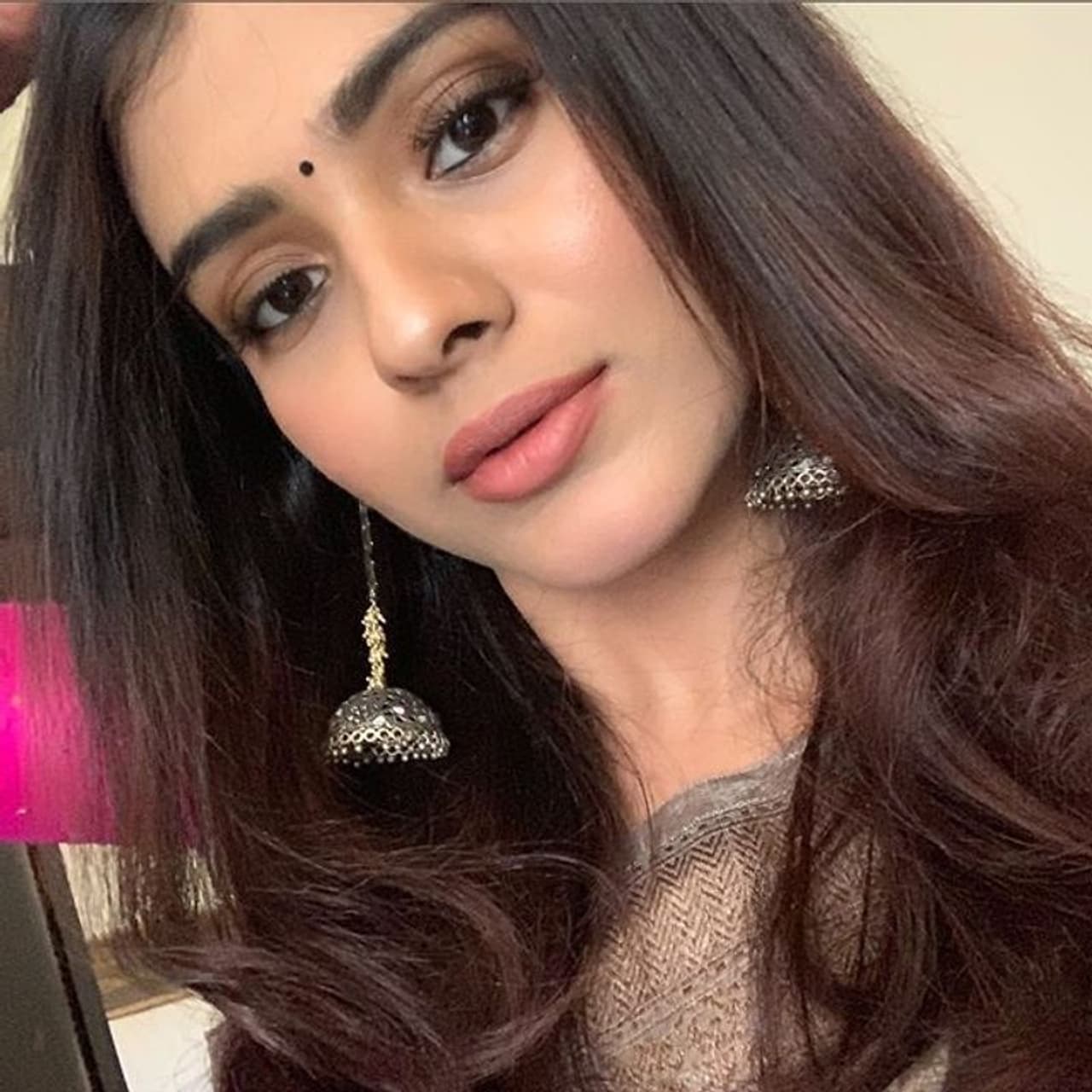 (Photo Courtesy_Instagram) టాలీవుడ్ లో 'కుమారి 21 ఎఫ్' చిత్రంతో మంచి గుర్తింపు తెచ్చుకున్న హెబ్బా పటేల్ ఆ తరువాత చాలా సినిమాలు చేసింది.