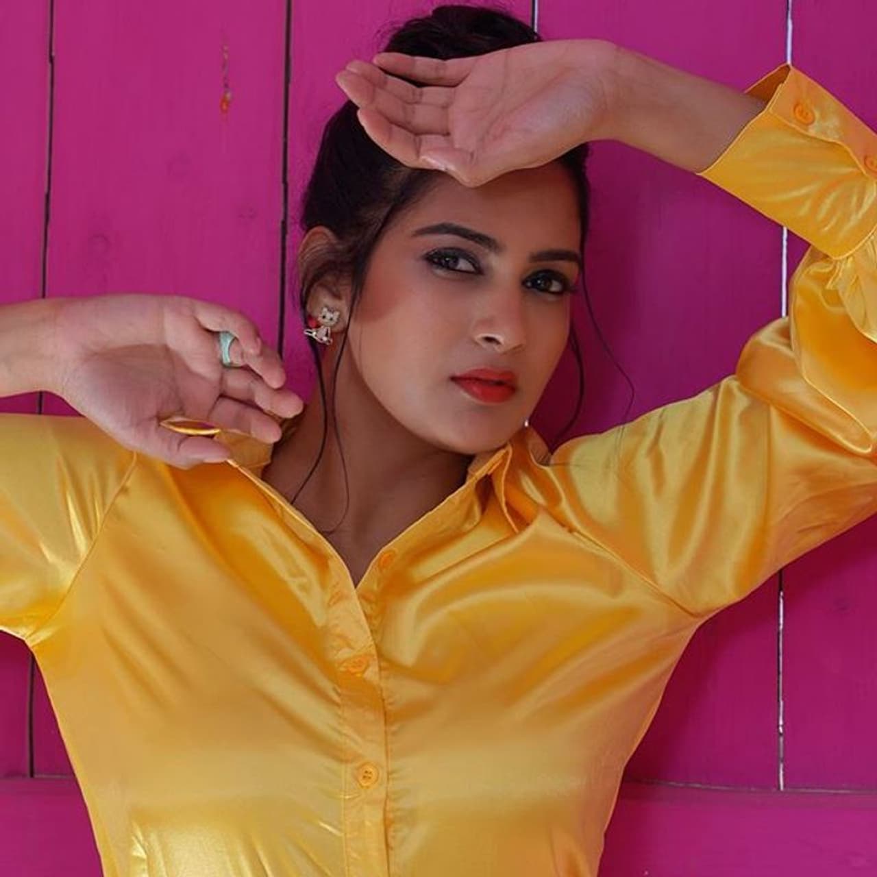 (Photo Courtesy__Instagram) 'నేను శైలజ', 'ధృవ', 'మహానుభావుడు' ఇలా చాలా చిత్రాల్లో క్యారెక్టర్ ఆర్టిస్ట్ గా కనిపించింది హిమజ.