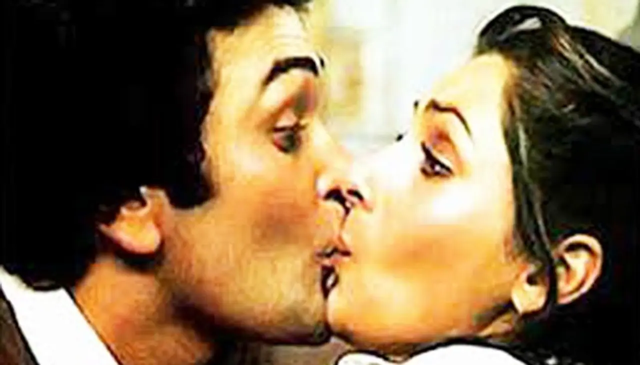 Bobby: Rishi Kapoor and Dimple Kapadia's debut film is Bobby. The film is believed to be one of the best films in the Bollywood industry. Nevertheless, it earned more popularity for the intense lip lock scene in the movie. Later, the couple came together for the film Saagar in 1985 where their sizzling chemistry scorched the screen. Bobby: Rishi Kapoor and Dimple Kapadia's debut film is Bobby. The film is believed to be one of the best films in the Bollywood industry. Nevertheless, it earned more popularity for the intense lip lock scene in the movie. Later, the couple came together for the film Saagar in 1985 where their sizzling chemistry scorched the screen.