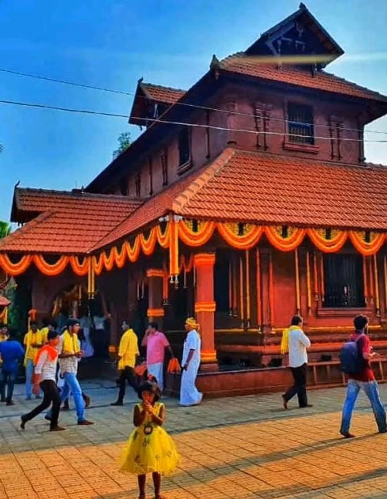 ಗೆಜ್ಜೆಗಿರಿ ಕ್ಷೇತ್ರದಲ್ಲಿ ಆಕರ್ಷಕ ಕೆತ್ತನೆಗಳೊಂದಿಗೆ ಪಾರಂಪರಿಕ ಶೈಲಿಯಲ್ಲಿ ಭವ್ಯವಾಗಿ ನಿರ್ಮಿಸಲಾಗಿರುವ ಸತ್ಯಧರ್ಮ ಚಾವಡಿಯಲ್ಲಿ 500 ವರ್ಷಗಳ ಹಿಂದೆ ಬಾಳಿ ಬದುಕಿದ ದೈವಾಂಶ ಸಂಭೂತೆ ಮಾತೆ ದೇಯಿ ಬೈದೈತಿಯ ಬಿಂಬ ಪ್ರತಿಷ್ಠೆ, ಗುರು ಸಾಯನ ಬೈದರ ಗುರುಪೀರ ಸ್ಥಾಪನೆ ಮಾಡಲಾಯಿತು. ಗೆಜ್ಜೆಗಿರಿ ಕ್ಷೇತ್ರದಲ್ಲಿ ಆಕರ್ಷಕ ಕೆತ್ತನೆಗಳೊಂದಿಗೆ ಪಾರಂಪರಿಕ ಶೈಲಿಯಲ್ಲಿ ಭವ್ಯವಾಗಿ ನಿರ್ಮಿಸಲಾಗಿರುವ ಸತ್ಯಧರ್ಮ ಚಾವಡಿಯಲ್ಲಿ 500 ವರ್ಷಗಳ ಹಿಂದೆ ಬಾಳಿ ಬದುಕಿದ ದೈವಾಂಶ ಸಂಭೂತೆ ಮಾತೆ ದೇಯಿ ಬೈದೈತಿಯ ಬಿಂಬ ಪ್ರತಿಷ್ಠೆ, ಗುರು ಸಾಯನ ಬೈದರ ಗುರುಪೀರ ಸ್ಥಾಪನೆ ಮಾಡಲಾಯಿತು.