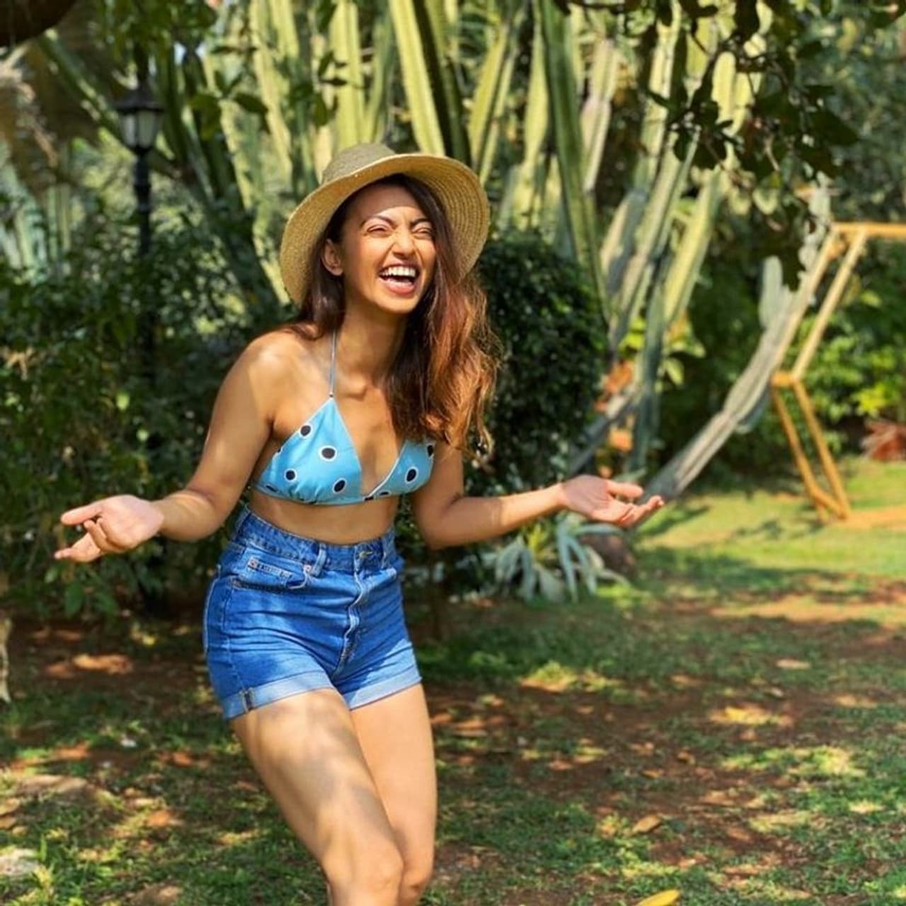 (Courtesy:Instagram) రక్త చరిత్ర చిత్రం సూపర్ హిట్ కావడంతో రాధికకు తెలుగులో మరిన్ని అవకాశాలు వచ్చాయి. (Courtesy:Instagram) రక్త చరిత్ర చిత్రం సూపర్ హిట్ కావడంతో రాధికకు తెలుగులో మరిన్ని అవకాశాలు వచ్చాయి.