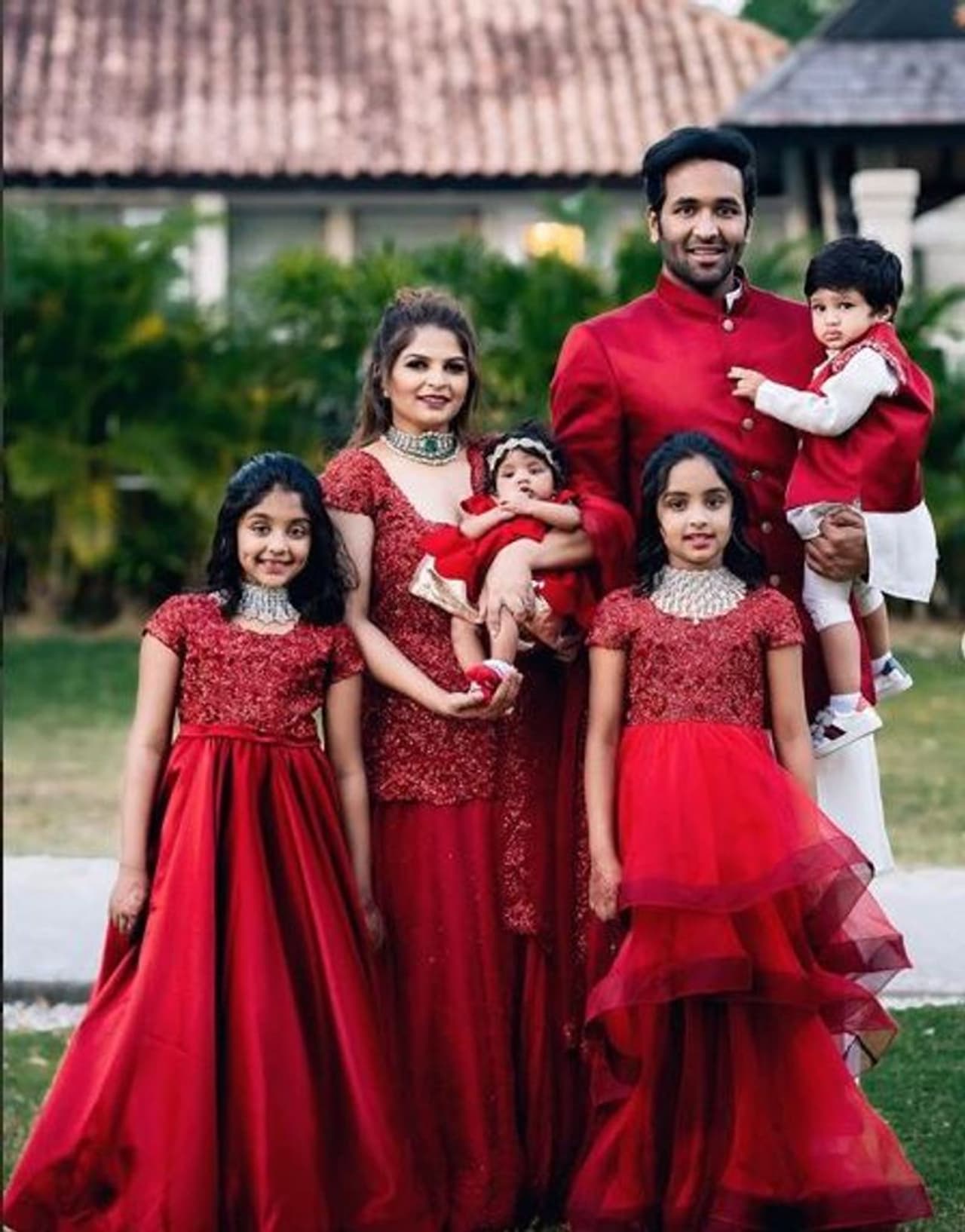 2003ರಲ್ಲಿ 'ವಿಷ್ಣು' ಚಿತ್ರದ ಮೂಲಕ ಬಣ್ಣದ ಲೋಕಕ್ಕೆ ಕಾಲಿಟ್ಟ ವಿಷ್ಣು. 2003ರಲ್ಲಿ 'ವಿಷ್ಣು' ಚಿತ್ರದ ಮೂಲಕ ಬಣ್ಣದ ಲೋಕಕ್ಕೆ ಕಾಲಿಟ್ಟ ವಿಷ್ಣು.