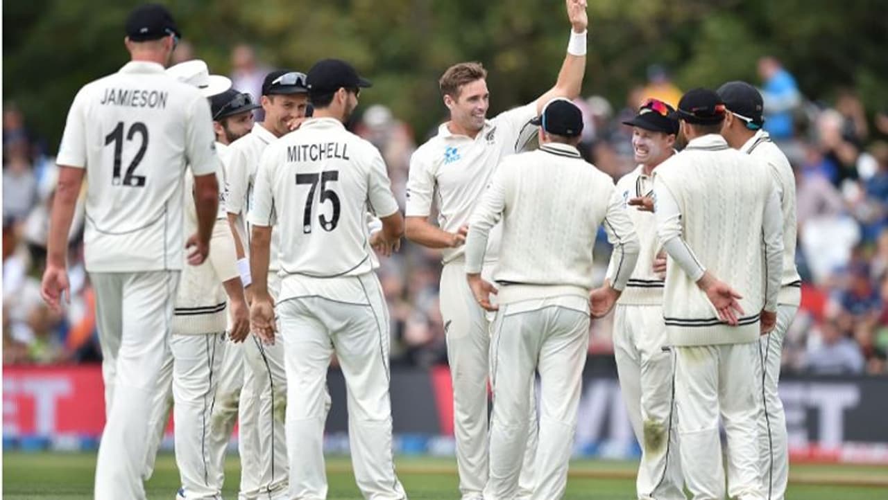 <p>జూన్ 18 నుంచి ఇంగ్లాండ్లోని సౌంతిప్టన్లోని రోజ్ బౌల్లో జరిగే ఐసీసీ టెస్టు ఛాంపియన్షిప్ ఫైనల్లో టీమిండియా కంటే న్యూజిలాండ్కే విజయావకాశాలు ఎక్కువగా ఉన్నాయని అభిప్రాయపడ్డాడు మాజీ క్రికెటర్, వివాదాస్పద కామెంటేటర్ సంజయ్ మంజ్రేకర్...</p> <p>జూన్ 18 నుంచి ఇంగ్లాండ్లోని సౌంతిప్టన్లోని రోజ్ బౌల్లో జరిగే ఐసీసీ టెస్టు ఛాంపియన్షిప్ ఫైనల్లో టీమిండియా కంటే న్యూజిలాండ్కే విజయావకాశాలు ఎక్కువగా ఉన్నాయని అభిప్రాయపడ్డాడు మాజీ క్రికెటర్, వివాదాస్పద కామెంటేటర్ సంజయ్ మంజ్రేకర్...</p>