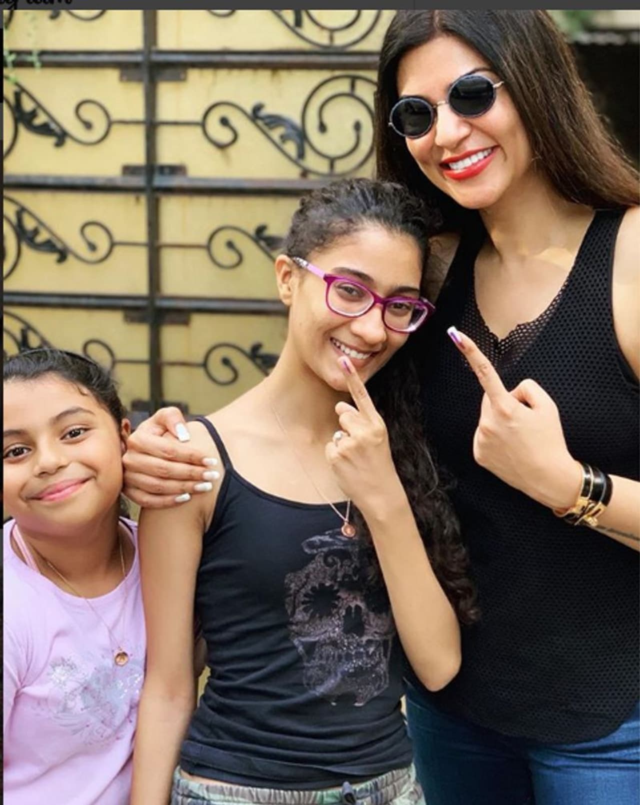 ಎರಡು ಹೆಣ್ಣು ಮಕ್ಕಳನ್ನು ದತ್ತು ತೆಗೆದುಕೊಂಡು ಮಾದರಿಯಾಗಿರುವ ವಿಶ್ವ ಸುಂದರಿ ಸುಶ್ಮಿತಾಸೇನ್. ಎರಡು ಹೆಣ್ಣು ಮಕ್ಕಳನ್ನು ದತ್ತು ತೆಗೆದುಕೊಂಡು ಮಾದರಿಯಾಗಿರುವ ವಿಶ್ವ ಸುಂದರಿ ಸುಶ್ಮಿತಾಸೇನ್.