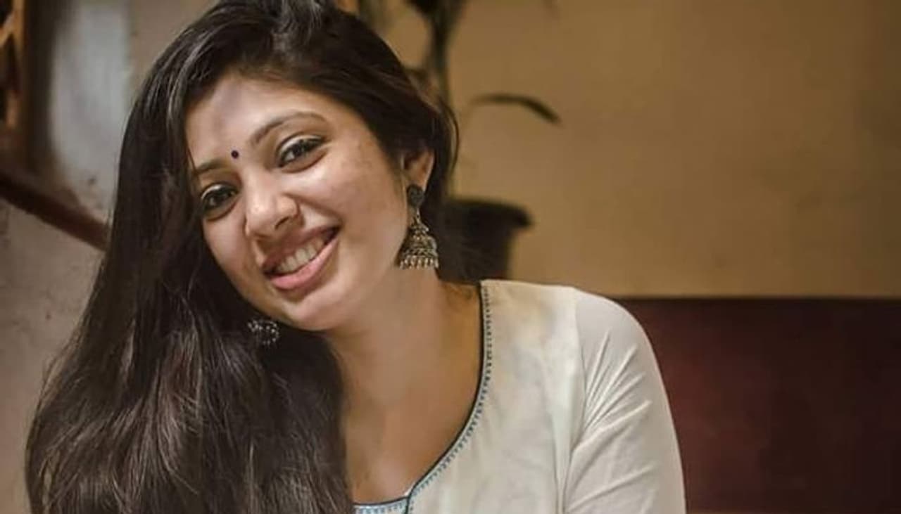 ప్రస్తుతం ఉన్న జెనరేషన్ లో మద్యం సేవించడమనేది సాధారణంగా మారింది. మైనర్లు సైతం తాగుతూ తూలుతున్నారు. ఇక పార్టీలు, ఫంక్షన్లు అంటే మందు ఉండాల్సిందే. ఇక సినిమా ఇండస్ట్రీలో ఇలాంటి పార్టీలో తరచూ జరుగుతూనే ఉంటాయి. ప్రస్తుతం ఉన్న జెనరేషన్ లో మద్యం సేవించడమనేది సాధారణంగా మారింది. మైనర్లు సైతం తాగుతూ తూలుతున్నారు. ఇక పార్టీలు, ఫంక్షన్లు అంటే మందు ఉండాల్సిందే. ఇక సినిమా ఇండస్ట్రీలో ఇలాంటి పార్టీలో తరచూ జరుగుతూనే ఉంటాయి.