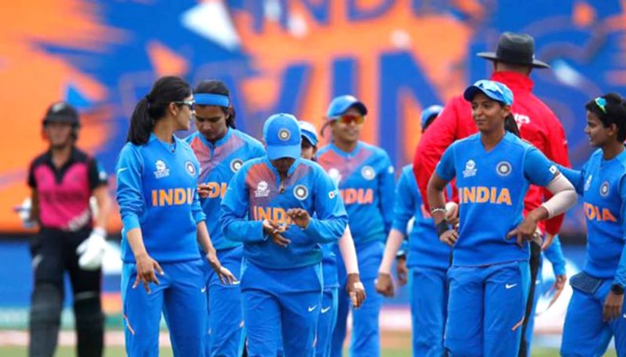 <p>ఇంగ్లాండ్ టూర్ కోసం భారత పురుషుల జట్టుతో కలిసి పయనించుకున్న భారత మహిళా క్రికెట్ జట్టు, 8 ఏళ్ల విరామం తర్వాత తొలిసారి టెస్టు మ్యాచ్ ఆడబోతోంది. ఆ తర్వాత సెప్టెంబర్లో ఆసీస్తో టెస్టు మ్యాచ్ ఆడనుంది.</p> <p>ఇంగ్లాండ్ టూర్ కోసం భారత పురుషుల జట్టుతో కలిసి పయనించుకున్న భారత మహిళా క్రికెట్ జట్టు, 8 ఏళ్ల విరామం తర్వాత తొలిసారి టెస్టు మ్యాచ్ ఆడబోతోంది. ఆ తర్వాత సెప్టెంబర్లో ఆసీస్తో టెస్టు మ్యాచ్ ఆడనుంది.</p>