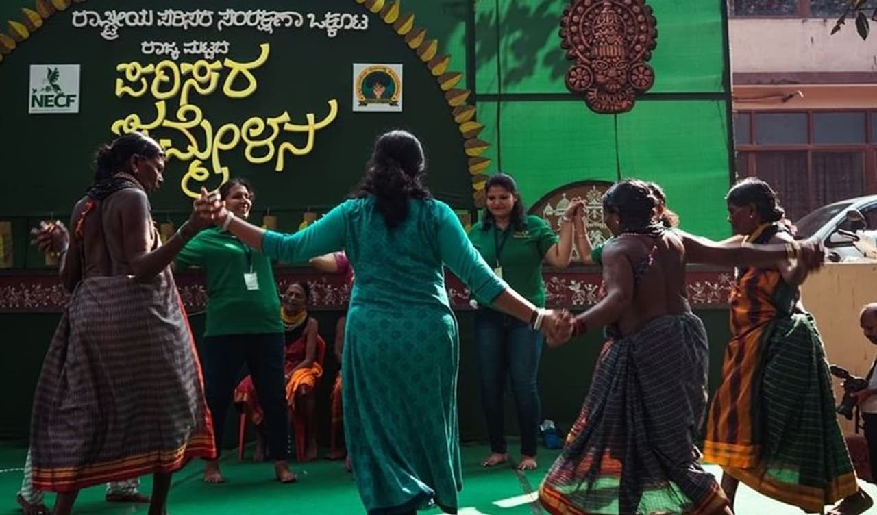 ಮಕ್ಕಳು ಗ್ರಾಮೀಣ ಆಟಗಳ ಕುರಿತು ನೃತ್ಯ ಪ್ರದರ್ಶಿಸಿದರು. ಮಕ್ಕಳು ಗ್ರಾಮೀಣ ಆಟಗಳ ಕುರಿತು ನೃತ್ಯ ಪ್ರದರ್ಶಿಸಿದರು.