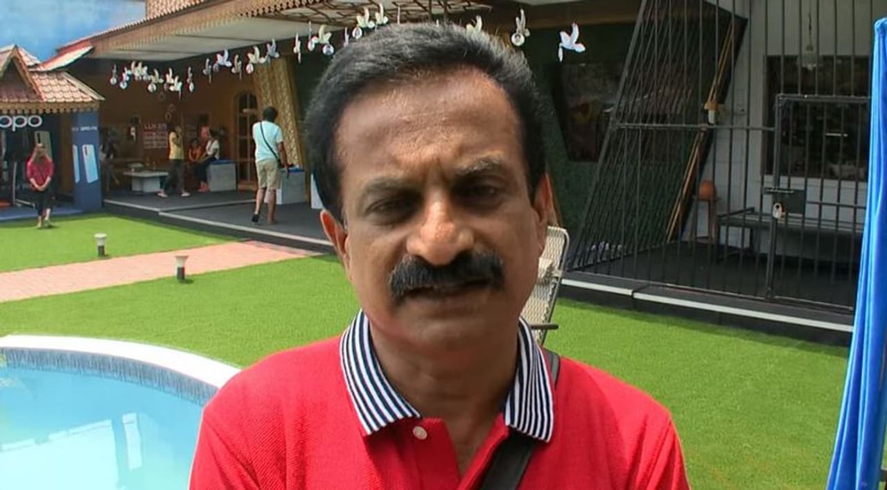 ദയക്കെതിരെയായിരുന്നു ആദ്യ പരാതി ഉന്നയിക്കപ്പെട്ടത്. ദയ രജിത്ത് കുമാറിനെതിരെ ഇമോഷണല് ബ്ലാക്ക് മെയില് ചെയ്യുന്നുവെന്നും ദയയുടെ പ്രവൃത്തി രജിത്തിന് പേര് ദോഷം വരുത്തുന്നുവെന്നുമായിരുന്നു പരാതി. ദയക്കെതിരെയായിരുന്നു ആദ്യ പരാതി ഉന്നയിക്കപ്പെട്ടത്. ദയ രജിത്ത് കുമാറിനെതിരെ ഇമോഷണല് ബ്ലാക്ക് മെയില് ചെയ്യുന്നുവെന്നും ദയയുടെ പ്രവൃത്തി രജിത്തിന് പേര് ദോഷം വരുത്തുന്നുവെന്നുമായിരുന്നു പരാതി.