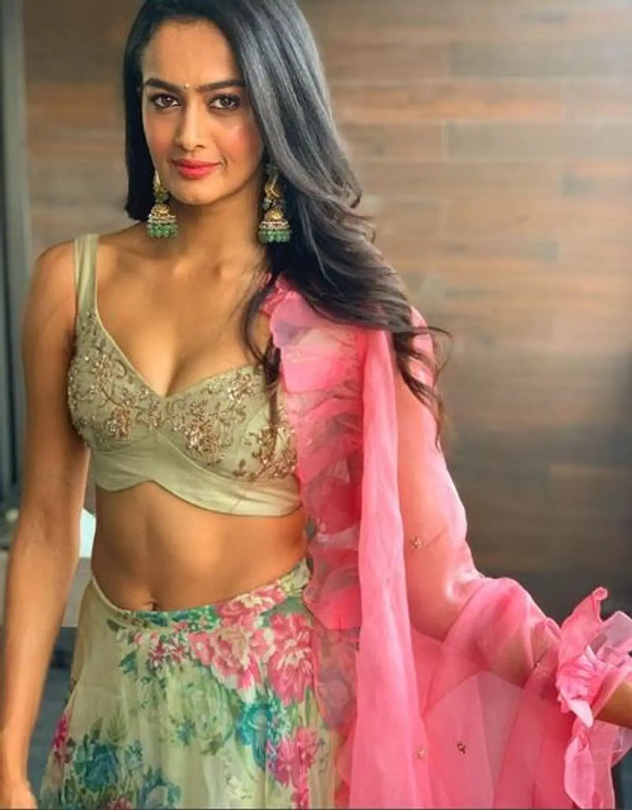 2014ರಲ್ಲಿ ಪ್ರತಿನಿಧಿ ಚಿತ್ರದ ಮೂಲಕ ಟಾಲಿವುಡ್ಗೆ ಕಾಲಿಟ್ಟ ಶುಭ್ರಾ. 2014ರಲ್ಲಿ ಪ್ರತಿನಿಧಿ ಚಿತ್ರದ ಮೂಲಕ ಟಾಲಿವುಡ್ಗೆ ಕಾಲಿಟ್ಟ ಶುಭ್ರಾ.