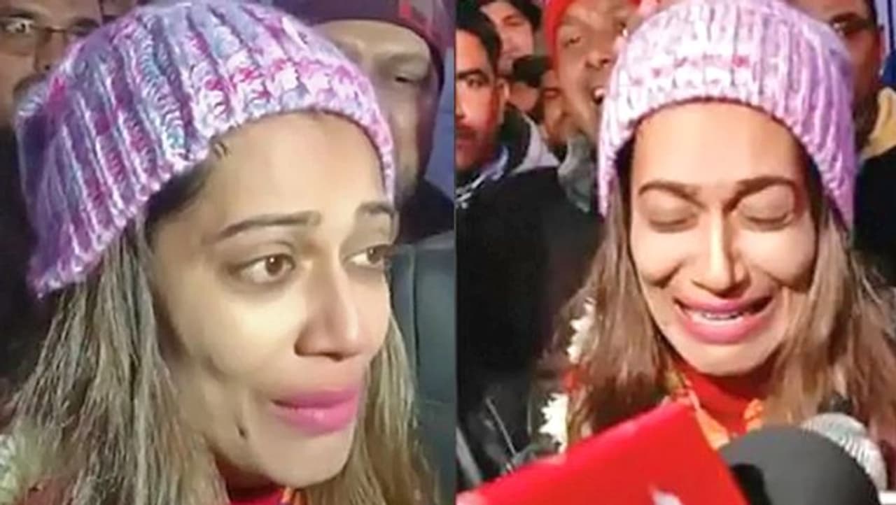 <p>ಯಾವ ಕಾರಣಕ್ಕಾಗಿ ಅವರ ಖಾತೆ ಸಸ್ಪೆಂಡ್ &nbsp;ಮಾಡಲಾಗಿದೆ ಎನ್ನುವುದು ತಿಳಿದಿಲ್ಲ. ನಿಮ್ಮ ಖಾತೆಯನ್ನು ಅಮಾನತು ಮಾಡಲಾಗಿದೆ ಎಂಬ ಟ್ವಿಟ್ಟರ್‌ನ ಸಂದೇಶದ ನೋಡಿ ಶಾಕ್ ಆಗಿದೆ ಎಂದು ನಟಿ ಹೇಳಿದ್ದಾರೆ.</p>