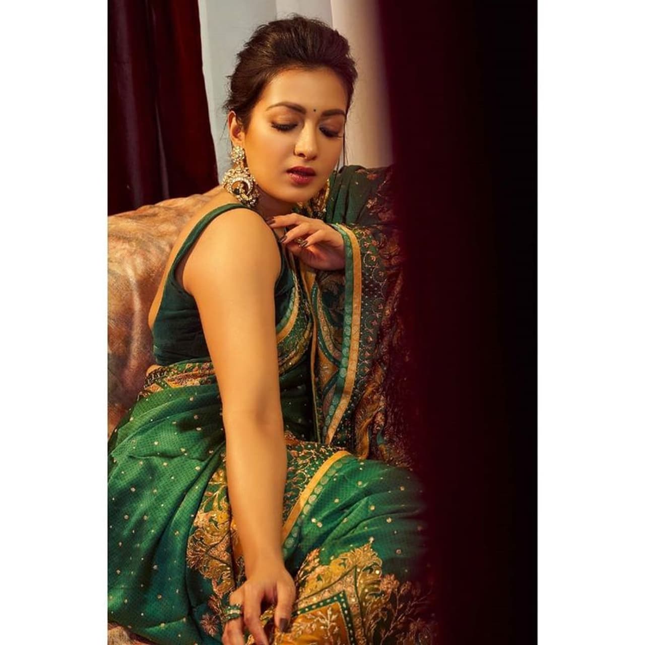 (Courtesy: Instagram)హాట్ బ్యూటీ కేథరిన్ చమ్మక్ చల్లో చిత్రంతో టాలీవుడ్ లోకి ఎంట్రీ ఇచ్చింది. 2013లో ఆ చిత్రం విడుదలయింది. అదే ఏడాది స్టైలిష్ స్టార్ అల్లు అర్జున్ సరసన ఇద్దరమ్మాయిలతో చిత్రంలో నటించే ఛాన్స్ దక్కించుకుంది. (Courtesy: Instagram)హాట్ బ్యూటీ కేథరిన్ చమ్మక్ చల్లో చిత్రంతో టాలీవుడ్ లోకి ఎంట్రీ ఇచ్చింది. 2013లో ఆ చిత్రం విడుదలయింది. అదే ఏడాది స్టైలిష్ స్టార్ అల్లు అర్జున్ సరసన ఇద్దరమ్మాయిలతో చిత్రంలో నటించే ఛాన్స్ దక్కించుకుంది.