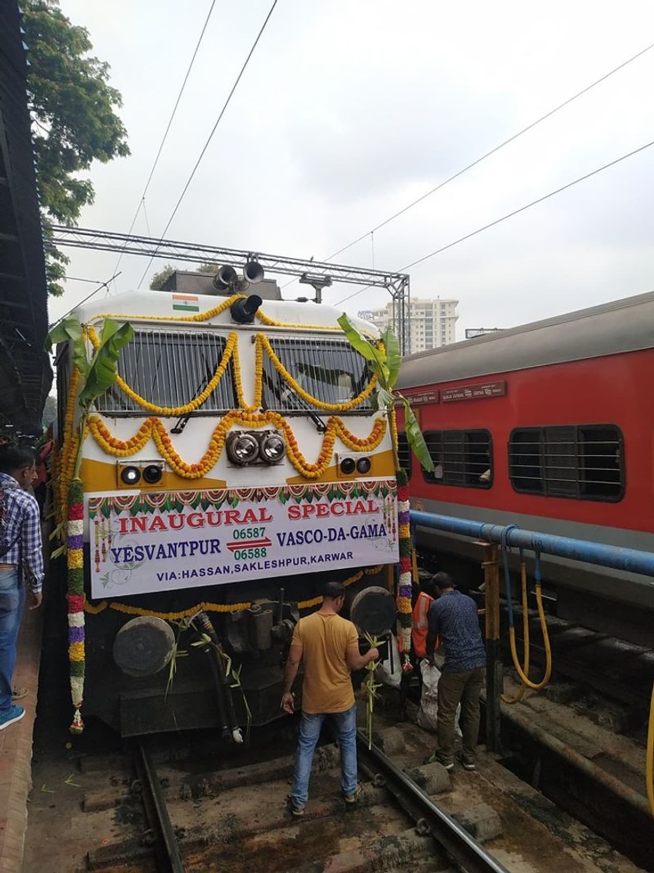 ಹೊಸ ರೈಲು ಯಶವಂತಪುರದಿಂದ ಸಂಜೆ 6.45ಕ್ಕೆ ಹೊರಡಲಿದ್ದು, ಮರುದಿನ ಬೆಳಗ್ಗೆ 8.25ಕ್ಕೆ ಕಾರವಾರ ತಲುಪಲಿದೆ. ಅಲ್ಲಿಂದ 8.30ಕ್ಕೆ ಹೊರಟು 10.30ಕ್ಕೆ ವಾಸ್ಕೋ ತಲುಪಲಿದೆ. ಹೊಸ ರೈಲು ಯಶವಂತಪುರದಿಂದ ಸಂಜೆ 6.45ಕ್ಕೆ ಹೊರಡಲಿದ್ದು, ಮರುದಿನ ಬೆಳಗ್ಗೆ 8.25ಕ್ಕೆ ಕಾರವಾರ ತಲುಪಲಿದೆ. ಅಲ್ಲಿಂದ 8.30ಕ್ಕೆ ಹೊರಟು 10.30ಕ್ಕೆ ವಾಸ್ಕೋ ತಲುಪಲಿದೆ.