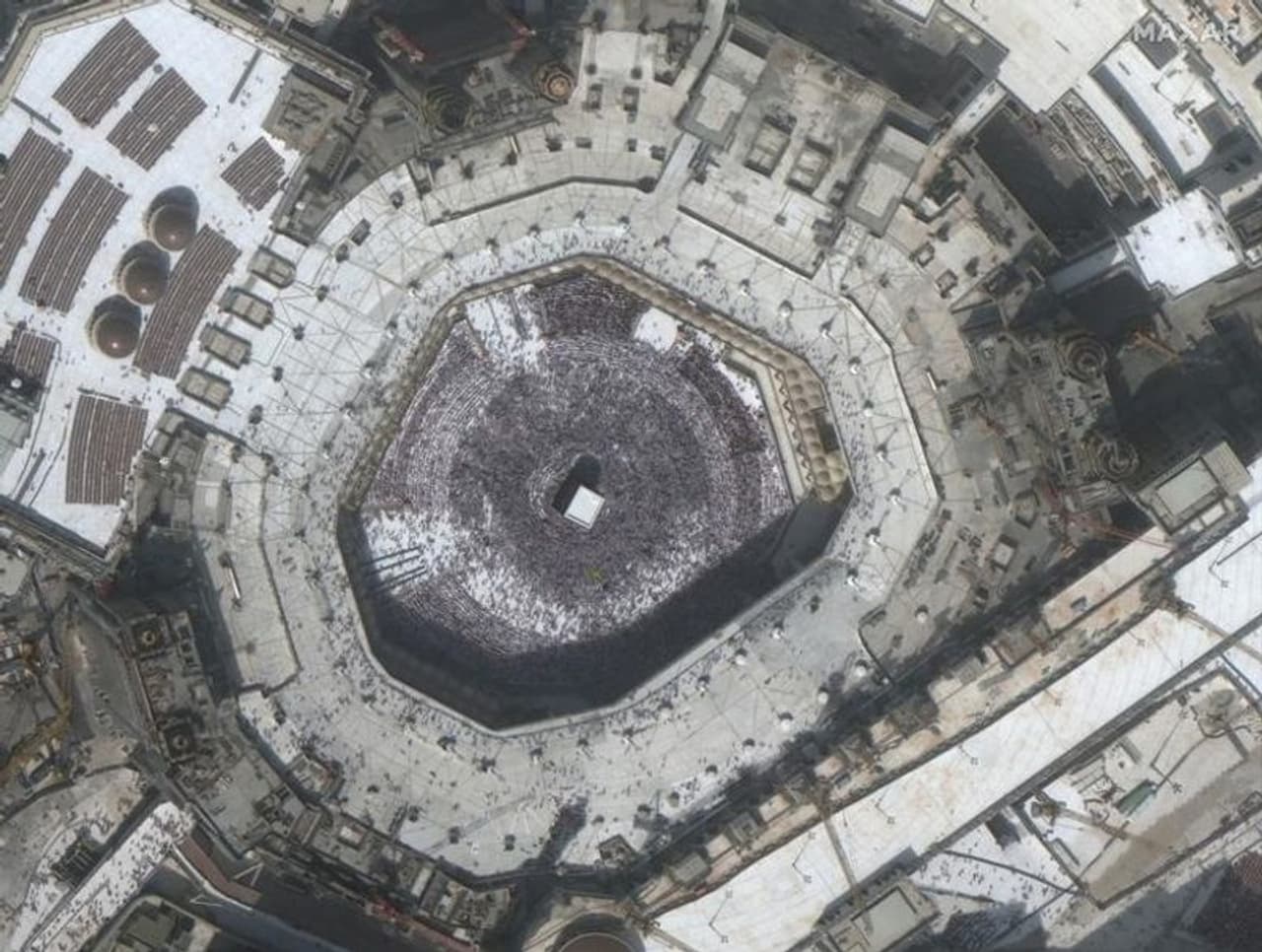 സൗദിയിലെ മെക്കാ നഗരത്തിലെ പ്രധാന ആരാധനാലയമായ കാഅബ. 2020 ഫെബ്രുവരി 14 ന് പകര്ത്തിയ ചിത്രം. സൗദിയിലെ മെക്കാ നഗരത്തിലെ പ്രധാന ആരാധനാലയമായ കാഅബ. 2020 ഫെബ്രുവരി 14 ന് പകര്ത്തിയ ചിത്രം.