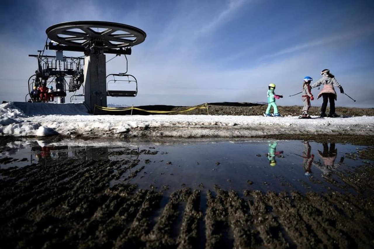 1855 മുതലുള്ള ഡാറ്റകള് യൂറോപ്യൻ യൂണിയന്റെ കോപ്പർനിക്കസ് ക്ലൈമറ്റ് ചേഞ്ച് സർവീസിന്റെ (സി 3 എസ്) കൈവശമുണ്ട്. ഇത്രയും കാലത്തെ വിവരങ്ങളെ അടിസ്ഥാനമാക്കിയാണ് കാലാവസ്ഥാ വ്യതിയാനത്തെക്കുറിച്ചുള്ള മുന്നറിയിപ്പുകള് സി 3 നല്കുന്നത്. 1855 മുതലുള്ള ഡാറ്റകള് യൂറോപ്യൻ യൂണിയന്റെ കോപ്പർനിക്കസ് ക്ലൈമറ്റ് ചേഞ്ച് സർവീസിന്റെ (സി 3 എസ്) കൈവശമുണ്ട്. ഇത്രയും കാലത്തെ വിവരങ്ങളെ അടിസ്ഥാനമാക്കിയാണ് കാലാവസ്ഥാ വ്യതിയാനത്തെക്കുറിച്ചുള്ള മുന്നറിയിപ്പുകള് സി 3 നല്കുന്നത്.