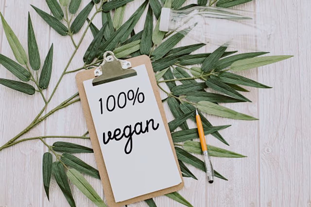 1944ರಲ್ಲಿ ಮೊದಲಿಗೆ ಇಂಗ್ಲೆಂಡ್ನಲ್ಲಿ ಒಂದು ಸಣ್ಣ ಗುಂಪಿನಿಂದ ಪ್ರಾರಂಭವಾಗಿದು ವೀಗನ್ ಜೀವನಶೈಲಿ. 1944ರಲ್ಲಿ ಮೊದಲಿಗೆ ಇಂಗ್ಲೆಂಡ್ನಲ್ಲಿ ಒಂದು ಸಣ್ಣ ಗುಂಪಿನಿಂದ ಪ್ರಾರಂಭವಾಗಿದು ವೀಗನ್ ಜೀವನಶೈಲಿ.