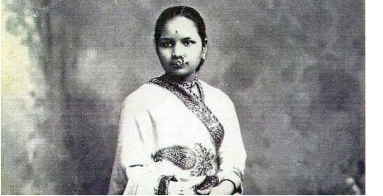 Anandibai Gopalrao Joshi First woman doctor: As early as 1887, she became the first female physician. She was also trained in western medicine and sources say she had even travelled to the United States of America.