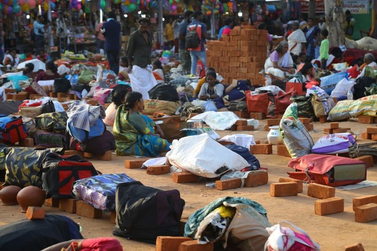 പ്രസിദ്ധമായ ആറ്റുകാൽ പൊങ്കാല മഹോത്സവം ഇന്ന്. രാവിലെ 10.20നാണ് പൊങ്കാല അടുപ്പിൽ തീ പകരുന്നത്. ഉച്ചയ്ക്ക് 2.10നാണ് നിവേദ്യം. പ്രസിദ്ധമായ ആറ്റുകാൽ പൊങ്കാല മഹോത്സവം ഇന്ന്. രാവിലെ 10.20നാണ് പൊങ്കാല അടുപ്പിൽ തീ പകരുന്നത്. ഉച്ചയ്ക്ക് 2.10നാണ് നിവേദ്യം.