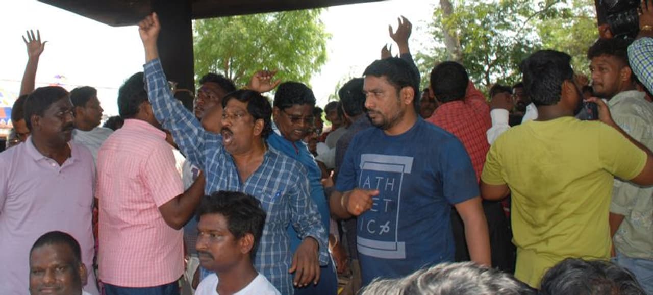 మిర్యాలగూడలో ముగిసిన మారుతిరావు అంతిమయాత్ర.. కుటుంబసభ్యులు భావోద్వేగం మిర్యాలగూడలో ముగిసిన మారుతిరావు అంతిమయాత్ర.. కుటుంబసభ్యులు భావోద్వేగం