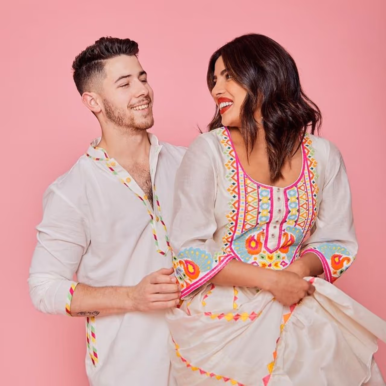 பிரியங்கா சோப்ரா நிக் ஜோனஸ் ஹோலி கொண்டாட்டம் பிரியங்கா சோப்ரா நிக் ஜோனஸ் ஹோலி கொண்டாட்டம்