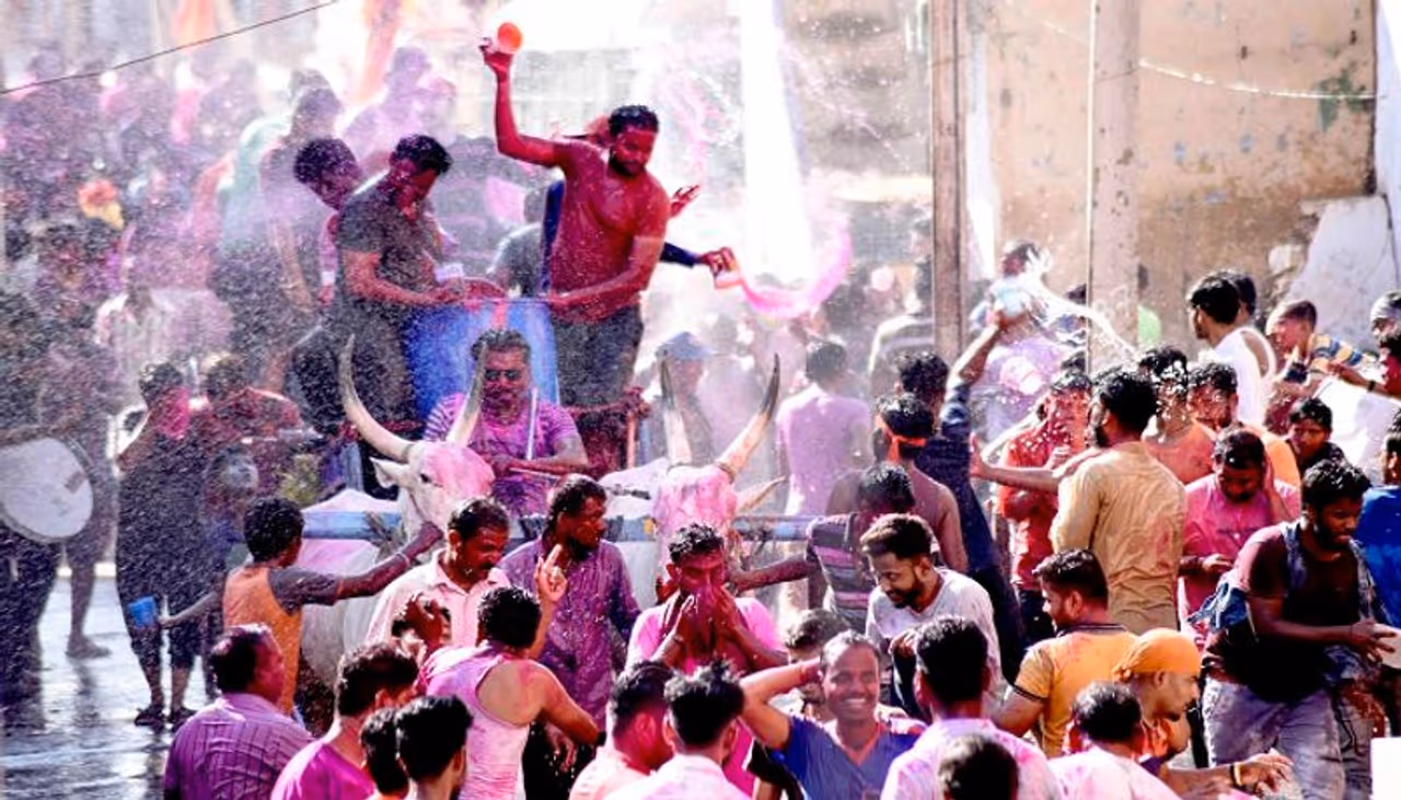 ಕೋಲ್ಕತಾ ಬಿಟ್ಟರೆ ದೇಶದಲ್ಲಿಯೇ ಅತೀ ವಿಜೃಂಭಣೆಯಿಂದ ಹೋಳಿ ಹಬ್ಬ ಆಚರಿಸುವುದು ಬಾಗಲಕೋಟೆಯಲ್ಲಿ ಕೋಲ್ಕತಾ ಬಿಟ್ಟರೆ ದೇಶದಲ್ಲಿಯೇ ಅತೀ ವಿಜೃಂಭಣೆಯಿಂದ ಹೋಳಿ ಹಬ್ಬ ಆಚರಿಸುವುದು ಬಾಗಲಕೋಟೆಯಲ್ಲಿ