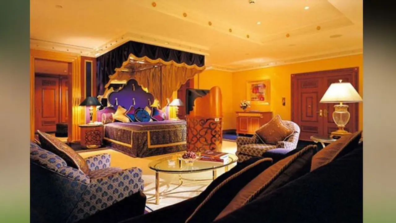 <p>ಪೋರ್ಚುಗಲ್ ಹಾಗೂ ಸ್ಪೇನ್ನಲ್ಲಿರುವ ಅಟ್ಲಾಂಟಿಕ್ ಸಮುದ್ರದ ನಡುವಿರುವ ದ್ವೀಪ ಆಂಟೀಲಿಯಾದ ಹೆಸರನ್ನೇ ಅಂಬಾನಿಯ ವಾಸಸ್ಥಳಕ್ಕಿಡಲಾಗಿದೆ. </p> <p>ಪೋರ್ಚುಗಲ್ ಹಾಗೂ ಸ್ಪೇನ್ನಲ್ಲಿರುವ ಅಟ್ಲಾಂಟಿಕ್ ಸಮುದ್ರದ ನಡುವಿರುವ ದ್ವೀಪ ಆಂಟೀಲಿಯಾದ ಹೆಸರನ್ನೇ ಅಂಬಾನಿಯ ವಾಸಸ್ಥಳಕ್ಕಿಡಲಾಗಿದೆ. </p>