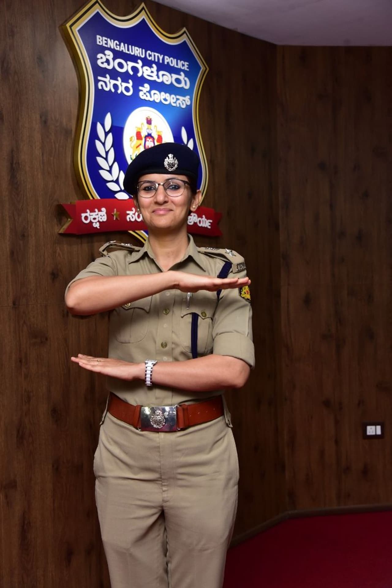 ಲೇಡಿ ಸಿಂಗಂ ಎಂದೇ ಖ್ಯಾತಿ ಪಡೆದುಕೊಂಡಿರುವ ಐಪಿಎಸ್ ಇಶಾ ಪಂತ್ ಲೇಡಿ ಸಿಂಗಂ ಎಂದೇ ಖ್ಯಾತಿ ಪಡೆದುಕೊಂಡಿರುವ ಐಪಿಎಸ್ ಇಶಾ ಪಂತ್