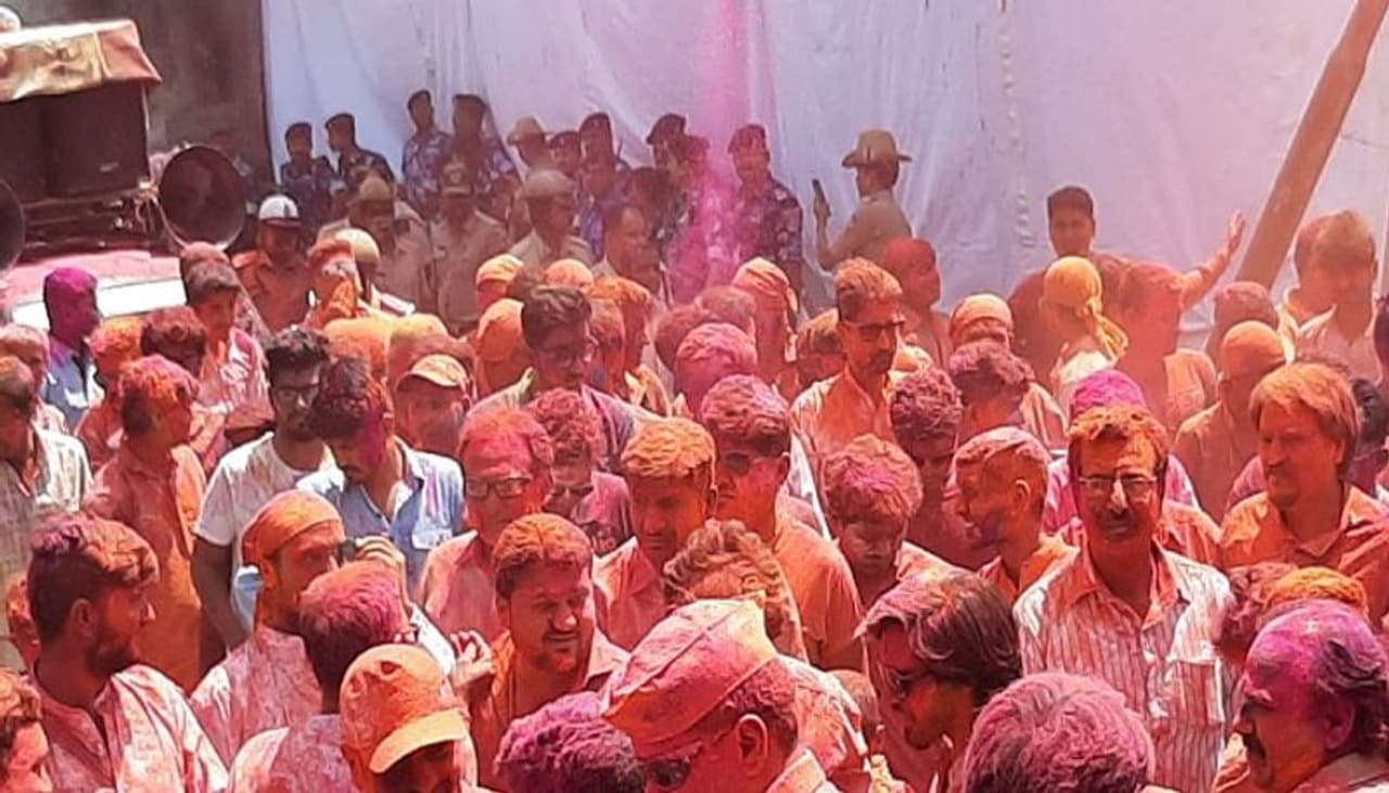 ಹುಬ್ಬಳ್ಳಿಯ ಬಣ್ಣದೋಕುಳಿ ಮೇಲೆ ಕೊರೋನಾ ಎಫೆಕ್ಟ್ ಹುಬ್ಬಳ್ಳಿಯ ಬಣ್ಣದೋಕುಳಿ ಮೇಲೆ ಕೊರೋನಾ ಎಫೆಕ್ಟ್