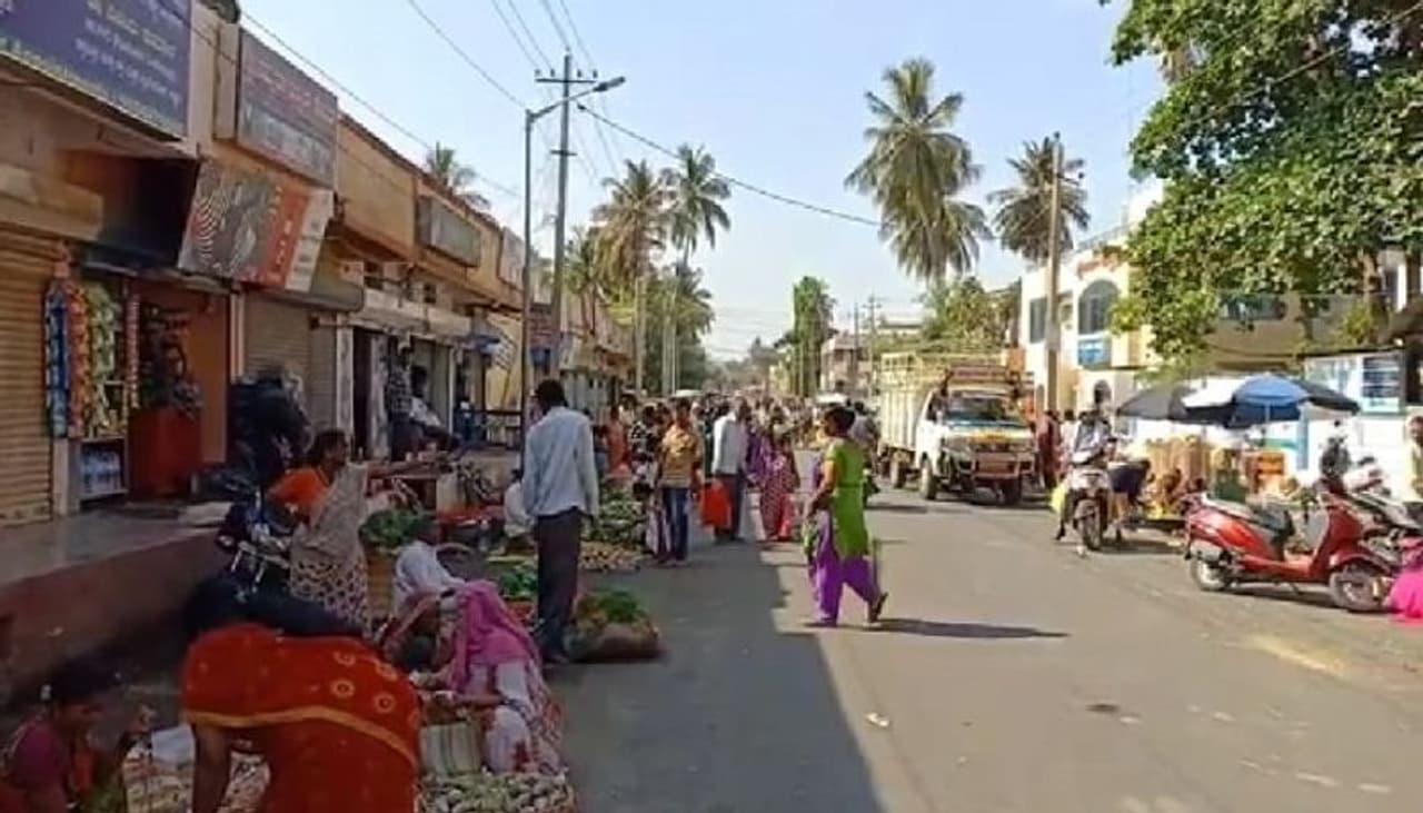 ಬಾಗಲಕೋಟೆ ನಗರದಲ್ಲಿ ಎಂದಿನಂತೆ ನಡೆದ ವ್ಯಾಪಾರ ವಹಿವಾಟು