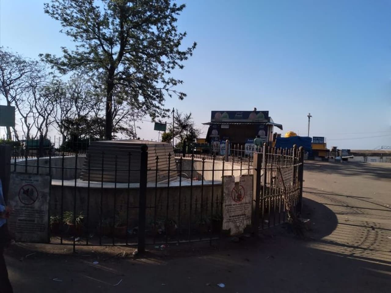 ಭಣಗುಟ್ಟುತ್ತಿರುವ ನಂದಿ ಬೆಟ್ಟದ ಆವರಣ