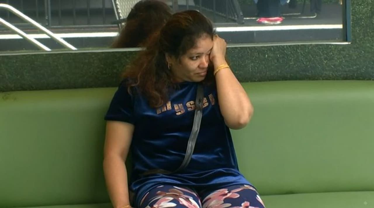 കരഞ്ഞ് കരഞ്ഞ് ഞാന് ഏങ്ങടാണോവോ പോണേ... കരഞ്ഞ് കരഞ്ഞ് ഞാന് ഏങ്ങടാണോവോ പോണേ...