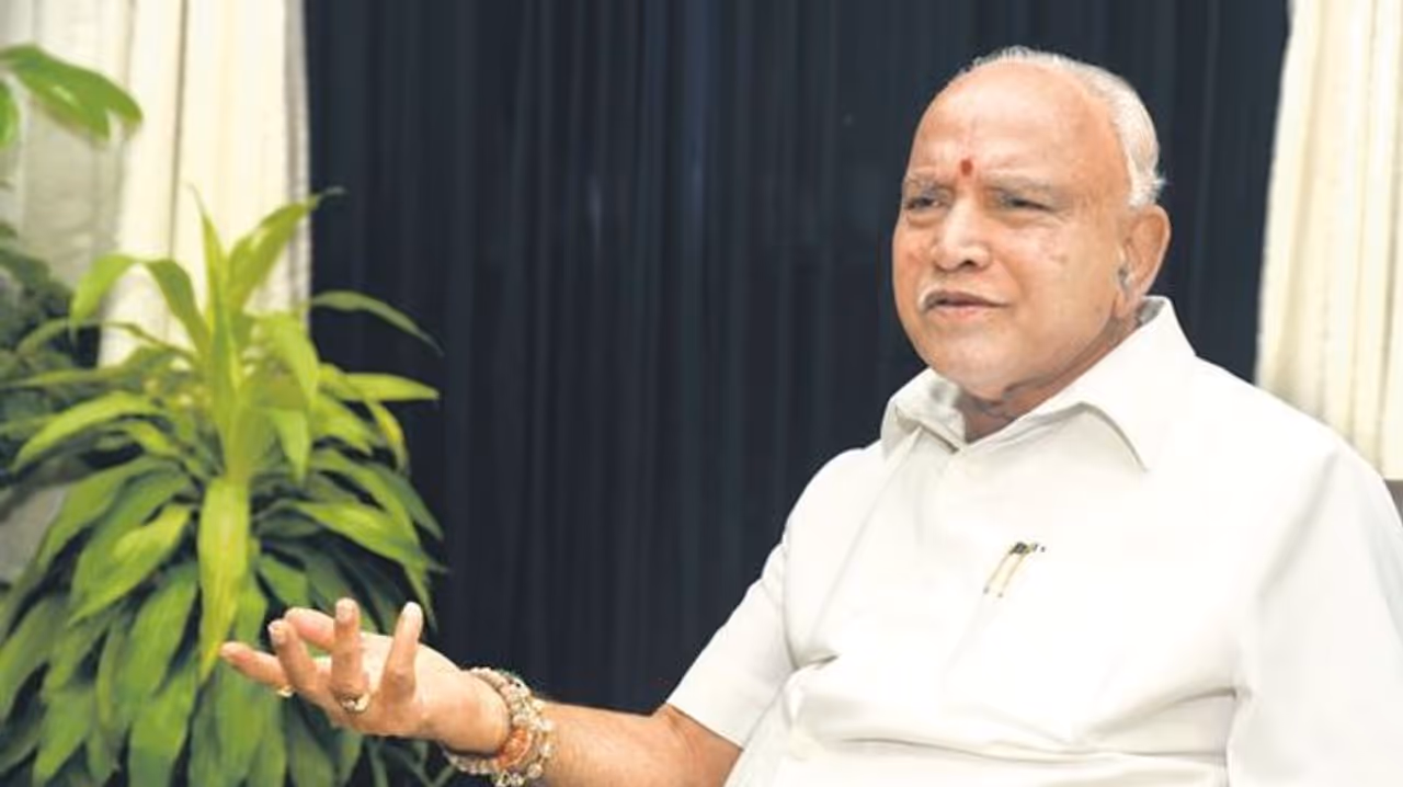 1. ಯಾವುದೇ ವ್ಯಕ್ತಿ, (ರಾಜಕೀಯ ವ್ಯಕ್ತಿ, ಪಕ್ಷದ ಕಾರ್ಯಕರ್ತ)ರಿಗೆ ಶೀತ, ಜ್ವರ ಕೆಮ್ಮು ಮತ್ತು ಉಸಿರಾಟದ ತೊಂದರೆ ಇದ್ದರೆ ಅವರಿಗೆ ಸಿಎಂ ಭೇಟಿ ಮಾಡಲು ಅವಕಾಶ ನೀಡಬಾರದು. 1. ಯಾವುದೇ ವ್ಯಕ್ತಿ, (ರಾಜಕೀಯ ವ್ಯಕ್ತಿ, ಪಕ್ಷದ ಕಾರ್ಯಕರ್ತ)ರಿಗೆ ಶೀತ, ಜ್ವರ ಕೆಮ್ಮು ಮತ್ತು ಉಸಿರಾಟದ ತೊಂದರೆ ಇದ್ದರೆ ಅವರಿಗೆ ಸಿಎಂ ಭೇಟಿ ಮಾಡಲು ಅವಕಾಶ ನೀಡಬಾರದು.