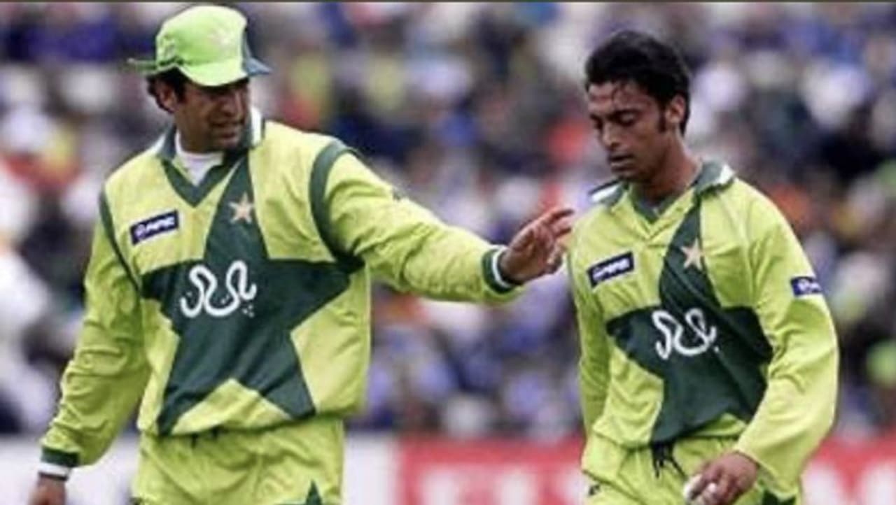 <p>ஃபாஸ்ட் பவுலர்கள் என்றாலே பாகிஸ்தான் தான். வாசிம் அக்ரம், வக்கார் யூனிஸ், ஷோயப் அக்தர், முகமது சமி, வஹாப் ரியாஸ், முகமது ஆமீர், ஜுனைத் கான் என ஒவ்வொரு காலக்கட்டத்திலும் மிரட்டலான ஃபாஸ்ட் பவுலர்கள் பாகிஸ்தானியர்களாகவே இருந்துள்ளனர். </p> <p>ஃபாஸ்ட் பவுலர்கள் என்றாலே பாகிஸ்தான் தான். வாசிம் அக்ரம், வக்கார் யூனிஸ், ஷோயப் அக்தர், முகமது சமி, வஹாப் ரியாஸ், முகமது ஆமீர், ஜுனைத் கான் என ஒவ்வொரு காலக்கட்டத்திலும் மிரட்டலான ஃபாஸ்ட் பவுலர்கள் பாகிஸ்தானியர்களாகவே இருந்துள்ளனர். </p>