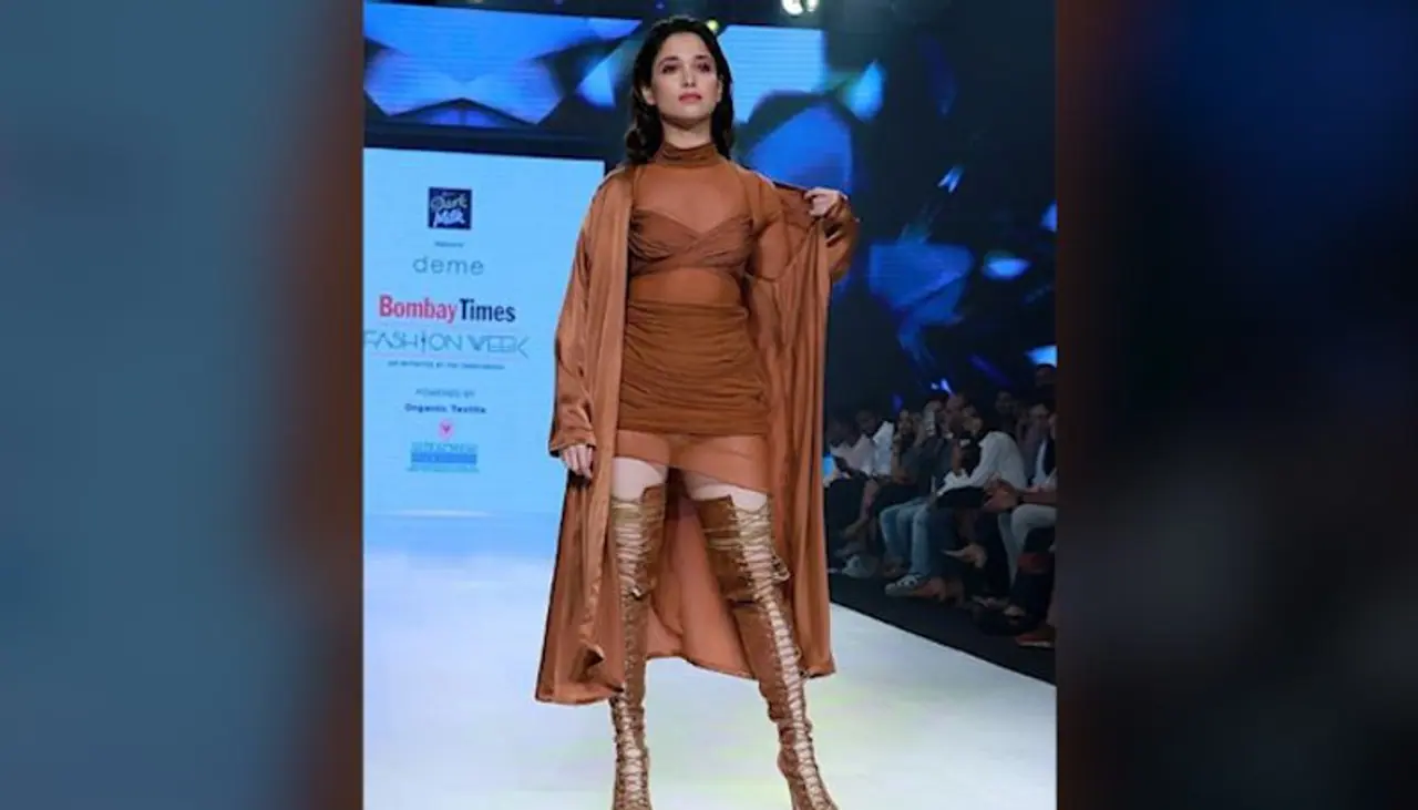 <p>ಇತ್ತೀಚೆಗೆ ಬಾಂಬೆ ಟೈಮ್ಸ್ ಫ್ಯಾಶನ್ ವೀಕ್ನಲ್ಲಿ ವಾರ್ಡ್ರೋಬ್ ಮಾಲ್ಫಂಕ್ಷನ್ಗೆ ಗುರಿಯಾದ ಸೌತ್ ನಟಿ <br />ತಮನ್ನಾ ಭಾಟಿಯಾ.</p> <p>ಇತ್ತೀಚೆಗೆ ಬಾಂಬೆ ಟೈಮ್ಸ್ ಫ್ಯಾಶನ್ ವೀಕ್ನಲ್ಲಿ ವಾರ್ಡ್ರೋಬ್ ಮಾಲ್ಫಂಕ್ಷನ್ಗೆ ಗುರಿಯಾದ ಸೌತ್ ನಟಿ <br />ತಮನ್ನಾ ಭಾಟಿಯಾ.</p>