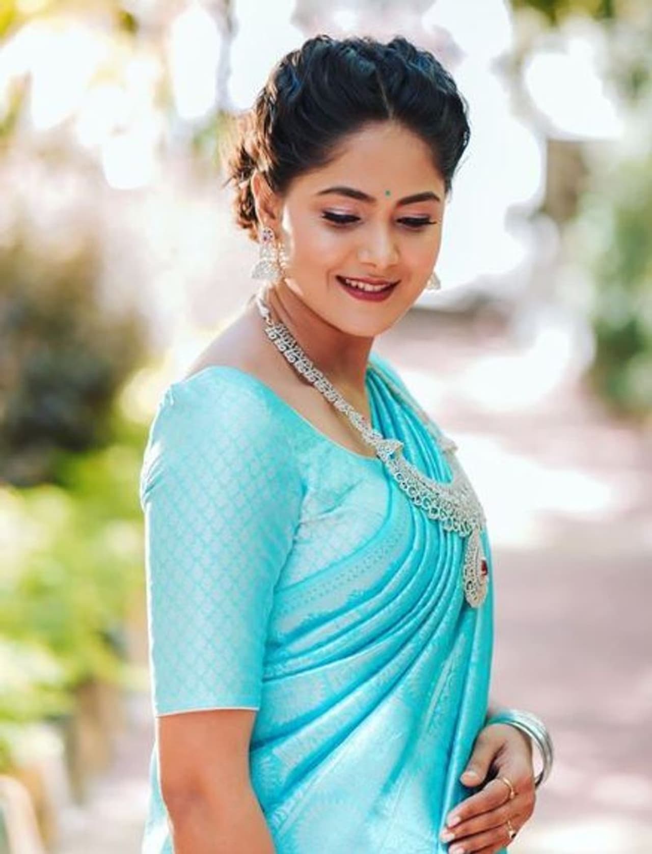 ಜೀ ಕನ್ನಡದಲ್ಲಿ 'ಪಾರು' ಧಾರಾವಾಹಿ ಪ್ರಸಾರವಾಗುತ್ತದೆ. ಜೀ ಕನ್ನಡದಲ್ಲಿ 'ಪಾರು' ಧಾರಾವಾಹಿ ಪ್ರಸಾರವಾಗುತ್ತದೆ.