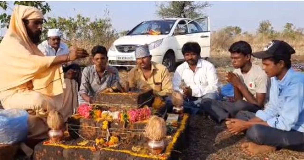 ಕೊರೊನಾದಿಂದ ಕಂಗೆಟ್ಟ ಕಲಬುರಗಿಯಲ್ಲಿ ಹೋಮ ನಡೆದಿದೆ. ಕೊರೊನಾದಿಂದ ಕಂಗೆಟ್ಟ ಕಲಬುರಗಿಯಲ್ಲಿ ಹೋಮ ನಡೆದಿದೆ.