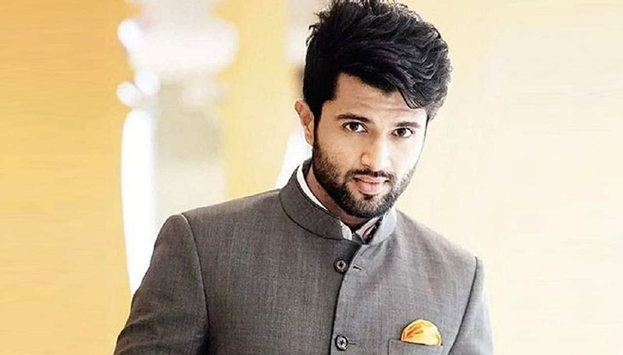 Tollywood's young actor Vijay Deverakonda is a crush for many fans. The actor also has a huge fan following in Bollywood. Some time ago in an interview, Bollywood actress, Janhvi Kapoor has also admitted that Vijay Deverakonda is her favourite star. Not to forget Vijay Deverakonda has been associated with his co star Rashmika Mandanna many times. But, both of them have denied the rumour. Tollywood's young actor Vijay Deverakonda is a crush for many fans. The actor also has a huge fan following in Bollywood. Some time ago in an interview, Bollywood actress, Janhvi Kapoor has also admitted that Vijay Deverakonda is her favourite star. Not to forget Vijay Deverakonda has been associated with his co star Rashmika Mandanna many times. But, both of them have denied the rumour.