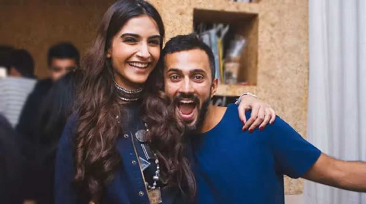 Bollywood actress Sonam Kapoor and her husband Anand Ahuja, who returned to Delhi from London earlier this week, have quarantined themselves due to the ongoing coronavirus outbreak. Bollywood actress Sonam Kapoor and her husband Anand Ahuja, who returned to Delhi from London earlier this week, have quarantined themselves due to the ongoing coronavirus outbreak.