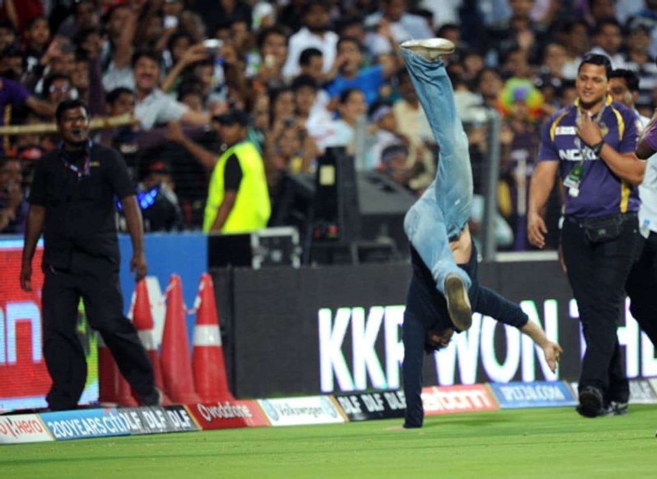 Kolkata Knight Riders (KKR) owner Shah Rukh Khan does a somersault after his team won the IPL playoff match against Delhi Daredevils at Subrata Roy Sahara Stadium in Pune on May 22, 2012 Kolkata Knight Riders (KKR) owner Shah Rukh Khan does a somersault after his team won the IPL playoff match against Delhi Daredevils at Subrata Roy Sahara Stadium in Pune on May 22, 2012