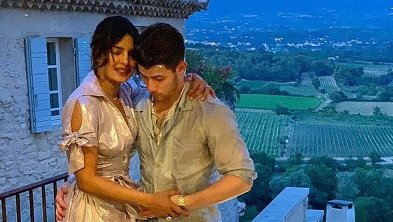 <p>If we did not have enough reasons to be jealous of Priyanka Chopra, here is another. Desi girl, who married to pop star Nick Jonas, is living up the good life in the swankiest crib.</p>