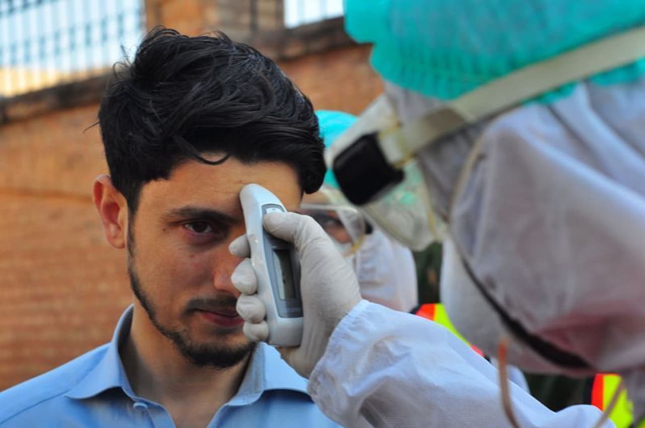 ಪಾಕಿಸ್ತಾನ, ಬಲೂಚಿಸ್ತಾನ್, ಸಿಂಧ್, ಗಿಲ್ಗಿಟ್ ಬಲಿಸ್ತಾನ್ ಮತ್ತು ಖೈಬರ್ ಪಖ್ತುನ್ಖಾ ಪ್ರಾಂತ್ಯಗಳಲ್ಲಿ ನಿರಂತರವಾಗಿ ಹೆಚ್ಚುತ್ತಿರುವ ಸೋಂಕು. ಖೈಬರ್ ಪಖ್ತುನ್ಖಾದಲ್ಲಿ ಇಬ್ಬರು ಅಸುನೀಗಿದ್ದಾರೆ. ಪಾಕಿಸ್ತಾನ, ಬಲೂಚಿಸ್ತಾನ್, ಸಿಂಧ್, ಗಿಲ್ಗಿಟ್ ಬಲಿಸ್ತಾನ್ ಮತ್ತು ಖೈಬರ್ ಪಖ್ತುನ್ಖಾ ಪ್ರಾಂತ್ಯಗಳಲ್ಲಿ ನಿರಂತರವಾಗಿ ಹೆಚ್ಚುತ್ತಿರುವ ಸೋಂಕು. ಖೈಬರ್ ಪಖ್ತುನ್ಖಾದಲ್ಲಿ ಇಬ್ಬರು ಅಸುನೀಗಿದ್ದಾರೆ.