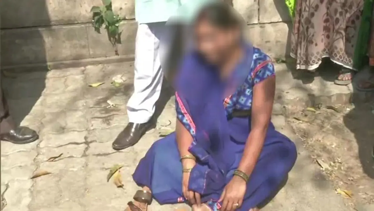 ಪತ್ನಿ ಹಾಗೂ ತಮ್ಮ ಶವ ಪಡೆಯಲು ದೆಹಲಿಗೆ ಆಗಮಿಸಿದ್ದರು: ಗಲ್ಲು ಶಿಕ್ಷೆ ಬಳಿಕ ಶವ ಪಡೆಯಲು ಅಕ್ಷಯ್ ಪತ್ನಿ ಹಾಗೂ ತಮ್ಮ ಆಗಮಿಸಿದ್ದರು. ಬಳಿಕ ಅಕ್ಷಯ್ ಮೃತದೇಹವನ್ನು ಊರಿಗೊಯ್ದು ಅಲ್ಲೇ ಸಂತಿಮ ಸಂಸ್ಕಾರ ನೆರವೇರಿಸಿದ್ದಾರೆ. ಪತ್ನಿ ಹಾಗೂ ತಮ್ಮ ಶವ ಪಡೆಯಲು ದೆಹಲಿಗೆ ಆಗಮಿಸಿದ್ದರು: ಗಲ್ಲು ಶಿಕ್ಷೆ ಬಳಿಕ ಶವ ಪಡೆಯಲು ಅಕ್ಷಯ್ ಪತ್ನಿ ಹಾಗೂ ತಮ್ಮ ಆಗಮಿಸಿದ್ದರು. ಬಳಿಕ ಅಕ್ಷಯ್ ಮೃತದೇಹವನ್ನು ಊರಿಗೊಯ್ದು ಅಲ್ಲೇ ಸಂತಿಮ ಸಂಸ್ಕಾರ ನೆರವೇರಿಸಿದ್ದಾರೆ.