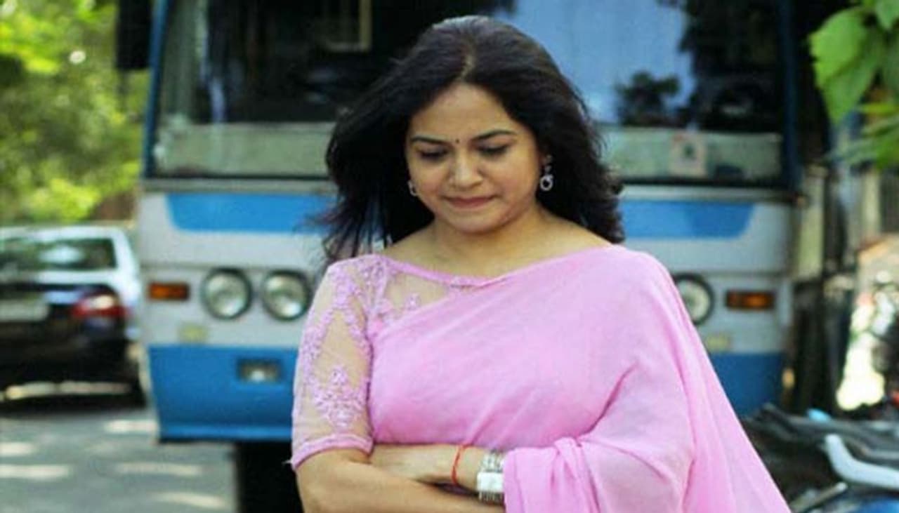 ಬಾಲಿವುಡ್ ಸಿಂಗರ್ ಕನ್ನಿಕಾ ಕಪೂರ್ಗೆ ಕೊರೋನಾ ಪಾಸಿಟಿವ್ ಎಂಬ ಸುದ್ದಿಗೆ ಗಾಯಕಿ ಸುನಿತಾ ಅವರ ಬ್ಲರ್ ಮಾಡಿದ ಫೋಟೋ ಬಳಸಲಾಗಿತ್ತು. ಬಾಲಿವುಡ್ ಸಿಂಗರ್ ಕನ್ನಿಕಾ ಕಪೂರ್ಗೆ ಕೊರೋನಾ ಪಾಸಿಟಿವ್ ಎಂಬ ಸುದ್ದಿಗೆ ಗಾಯಕಿ ಸುನಿತಾ ಅವರ ಬ್ಲರ್ ಮಾಡಿದ ಫೋಟೋ ಬಳಸಲಾಗಿತ್ತು.