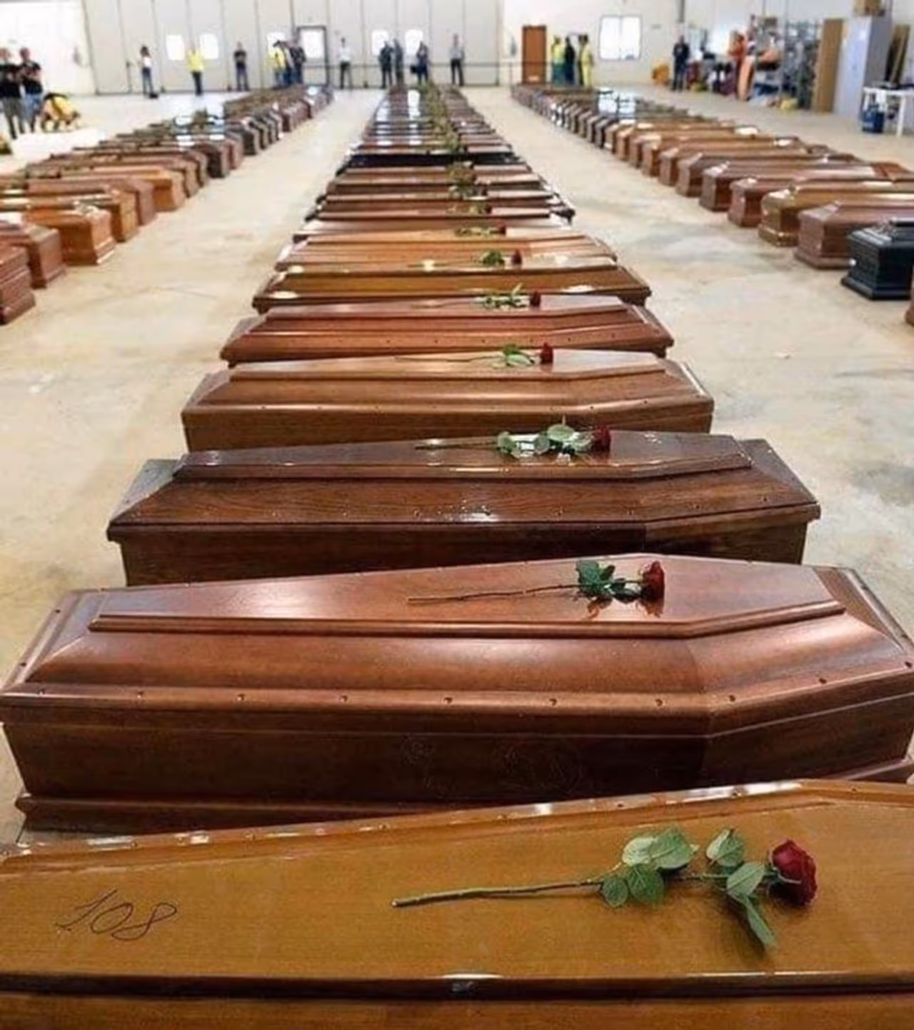 ಕೊರೋನಾ ತಾಂಡವಕ್ಕೆ ಸದ್ಯ ಇಟಲಿ ಸಾವಿನ ಮನೆಯಂತಾಗಿದೆ. ಮಂಗಳವಾರ ಒಂದೇ ದಿನ ಇಲ್ಲಿ 743 ಮಂದಿ ಸಾವನ್ನಪ್ಪಿದ್ದು, ಒಟ್ಟಾರೆಯಾಗಿ ಮೃತರ ಸಂಖ್ಯೆ ಆರು ಸಾವಿರ ದಾಟಿದೆ.