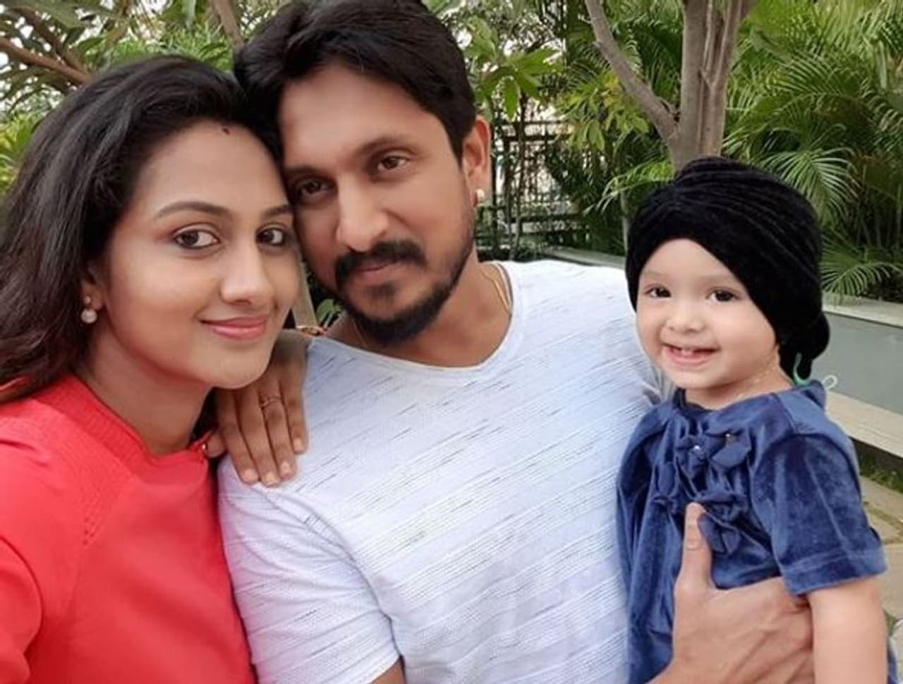 ಕೃಷ್ಣ ಅಜಯ್ ರಾವ್ ಮತ್ತು ಸ್ವಪ್ನ ದಂಪತಿಯ ಮುದ್ದು ಪುತ್ರಿ. ಕೃಷ್ಣ ಅಜಯ್ ರಾವ್ ಮತ್ತು ಸ್ವಪ್ನ ದಂಪತಿಯ ಮುದ್ದು ಪುತ್ರಿ.