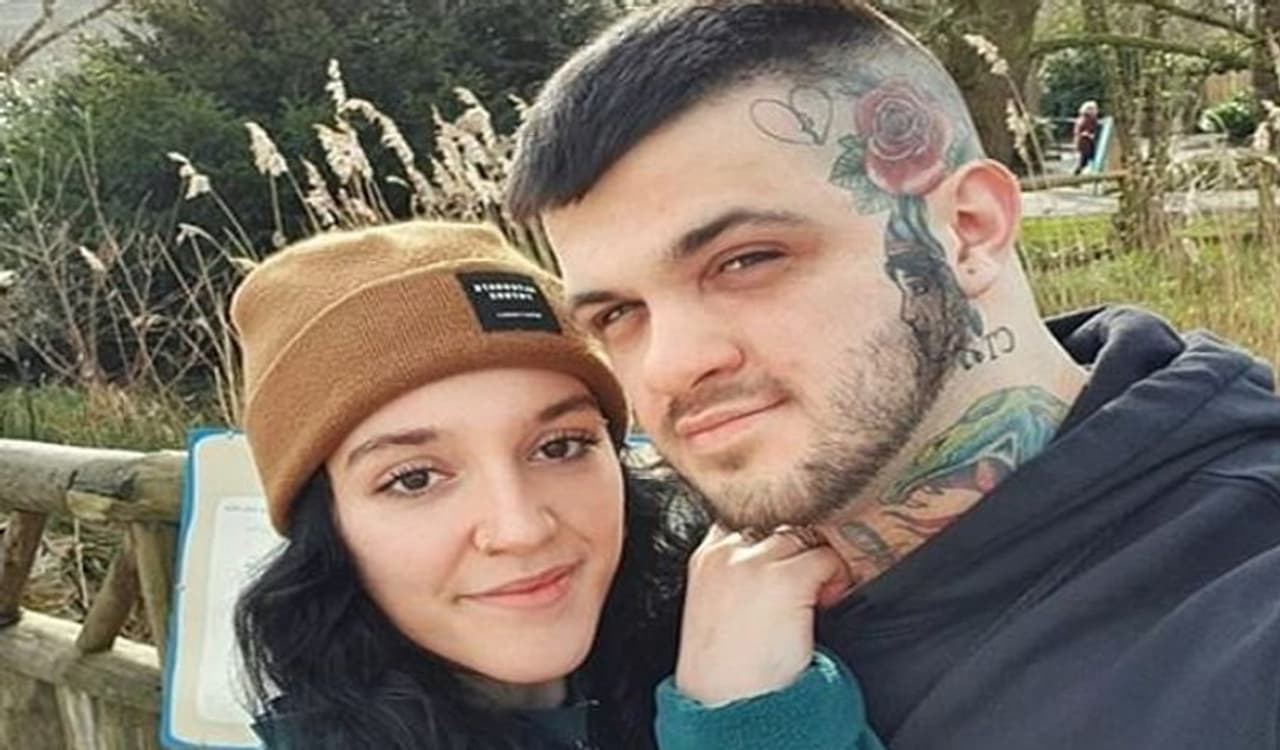 ಬ್ರಿಟಿಷ್ ಇನ್ಸ್ಟಾಗ್ರಾಂ ಬಳಕೆದಾರ ಟಾಯ್ಮರ್ ಕೂಡಾ ತಾನು ಲಾಕ್ಡೌನ್ ಸಮಯದಲ್ಲಿ ತನ್ನ ಪ್ರಿಯತಮನ ಮನೆಯಲ್ಲಿ ಸಮಯ ಕಳೆಯುತ್ತಿರುವುದಾಗಿ ಹೇಳಿಕೊಂಡಿದ್ದಾರೆ. ಬ್ರಿಟಿಷ್ ಇನ್ಸ್ಟಾಗ್ರಾಂ ಬಳಕೆದಾರ ಟಾಯ್ಮರ್ ಕೂಡಾ ತಾನು ಲಾಕ್ಡೌನ್ ಸಮಯದಲ್ಲಿ ತನ್ನ ಪ್ರಿಯತಮನ ಮನೆಯಲ್ಲಿ ಸಮಯ ಕಳೆಯುತ್ತಿರುವುದಾಗಿ ಹೇಳಿಕೊಂಡಿದ್ದಾರೆ.