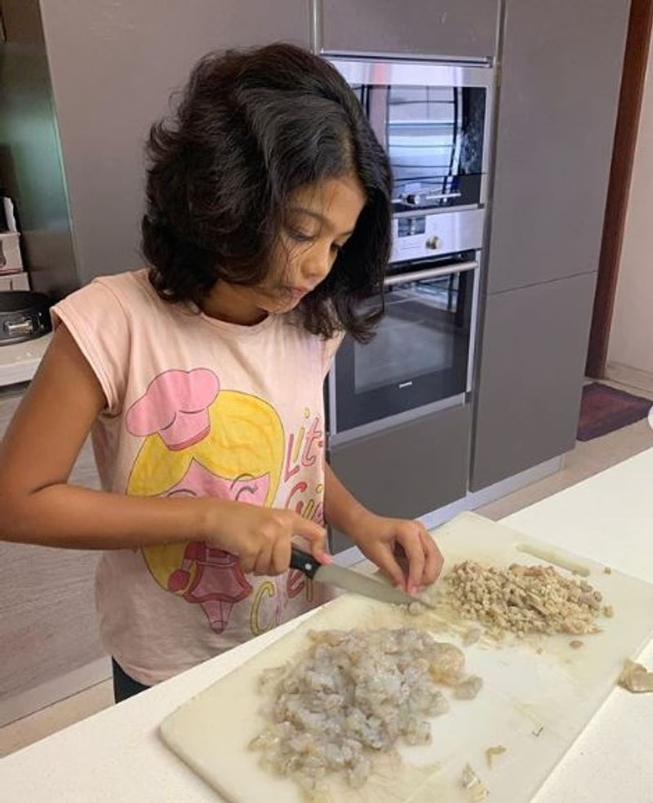 ಮಾಹಾಮಾರಿ ಕೊರೋನಾ ವೈರಸ್‌ ಹೆಚ್ಚಾದ ಕಾರಣ ಮನೆಯಲ್ಲೇ ಗೃಹ ಬಂಧನಕ್ಕೊಳಗಾಗಿದ್ದಾರೆ ತಾರೆಯರು.